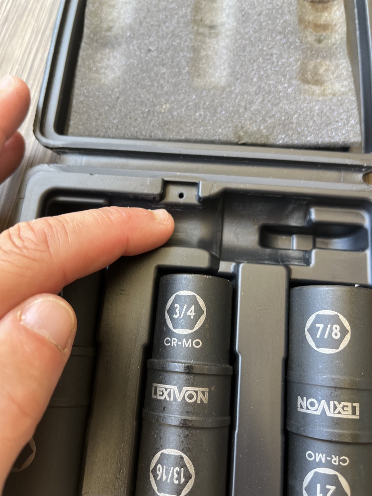 Lexivon 4 Piece Impact Socket Set – 6 Total Lug Nut Sizes Innovative Flip Socket