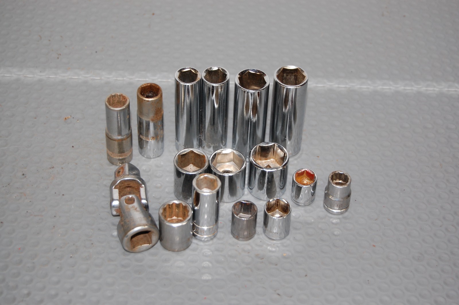 B9 3/8, 1/4, Dr Sockets Sae & Metric Sockets 15 Total & 1/2″ drive Swivel