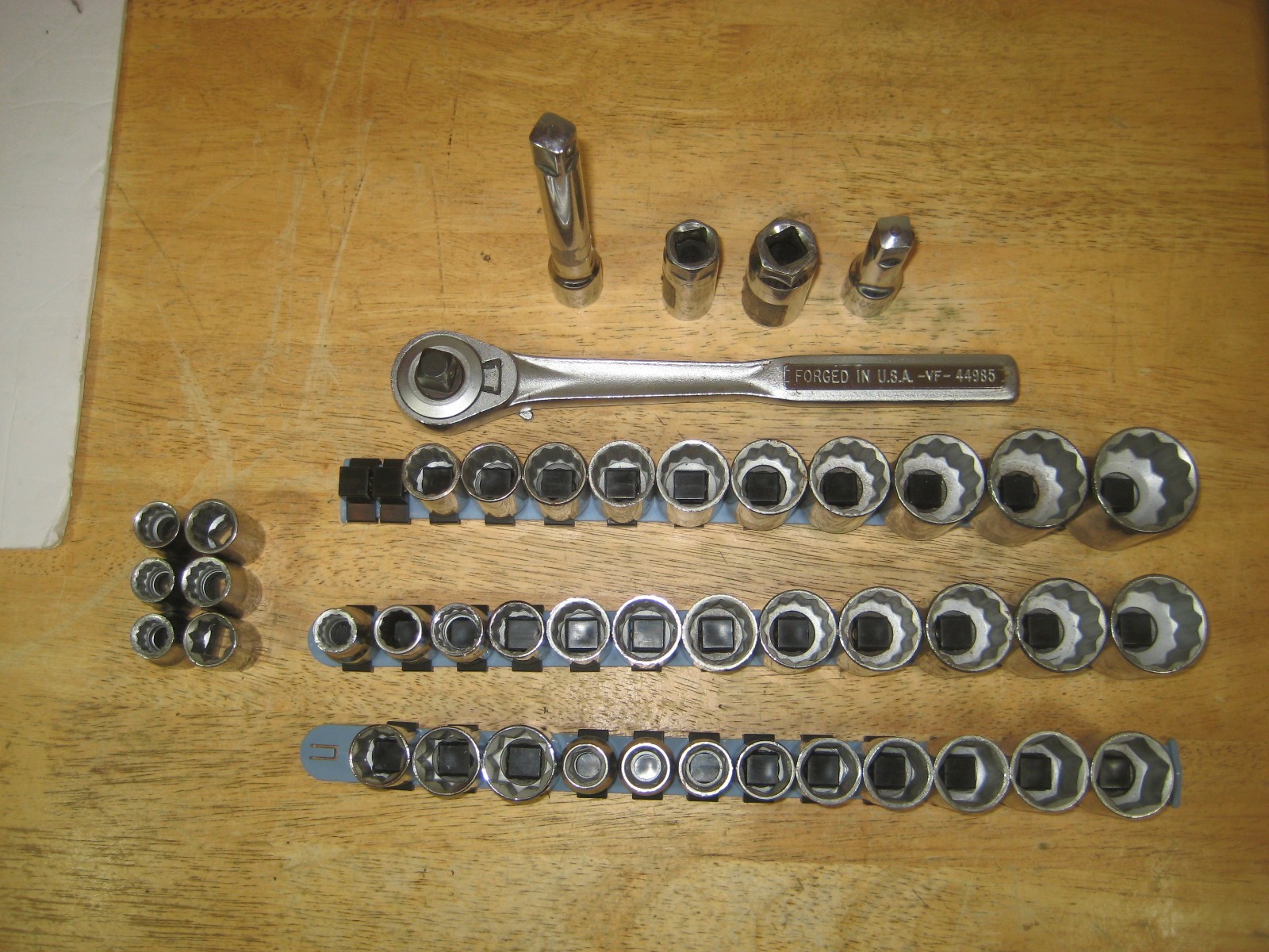 Vint Craftsman 42 Sockets Metric & SAE 1/2″ Drive G Series – Ratchet- 3 & 6″ Ext
