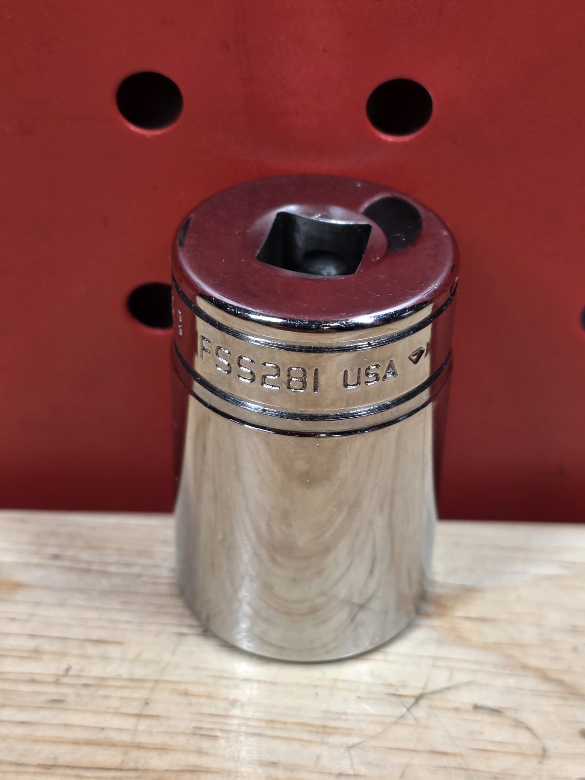 Snap-on Tools FSS281 7/8″ SAE 3/8″ Drive 6-Point Semi-Deep Chrome Socket USA