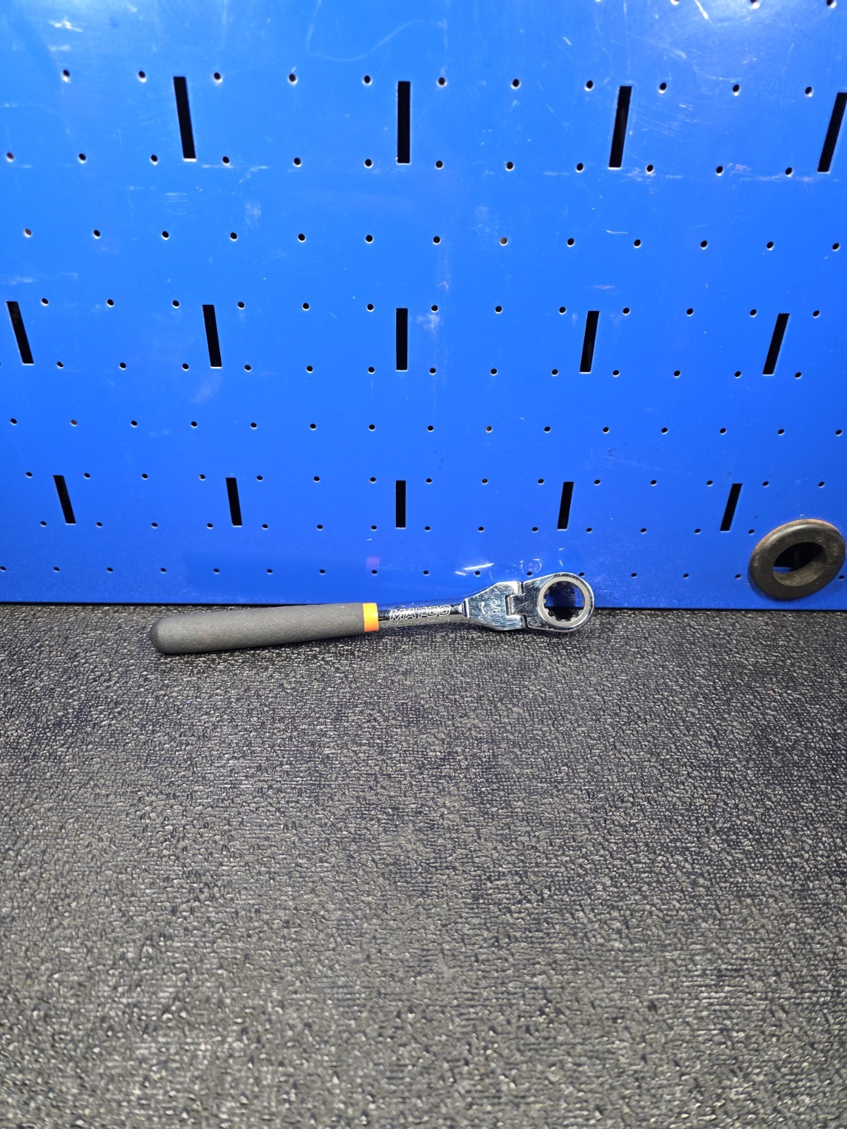 Matco Tools RF202 5/8″ Flex Head 12-Point Spline Drive Ratcheting Box Wrench