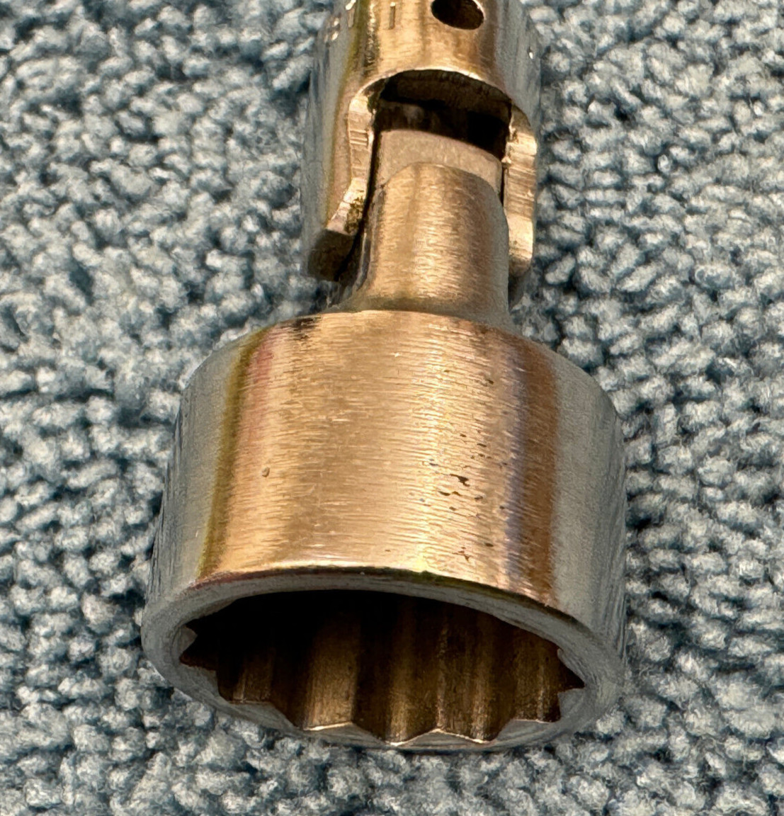 Snap-on 1/4″ Drive 12 Point SAE 9/16″ Shallow Universal Swivel Socket TMU181
