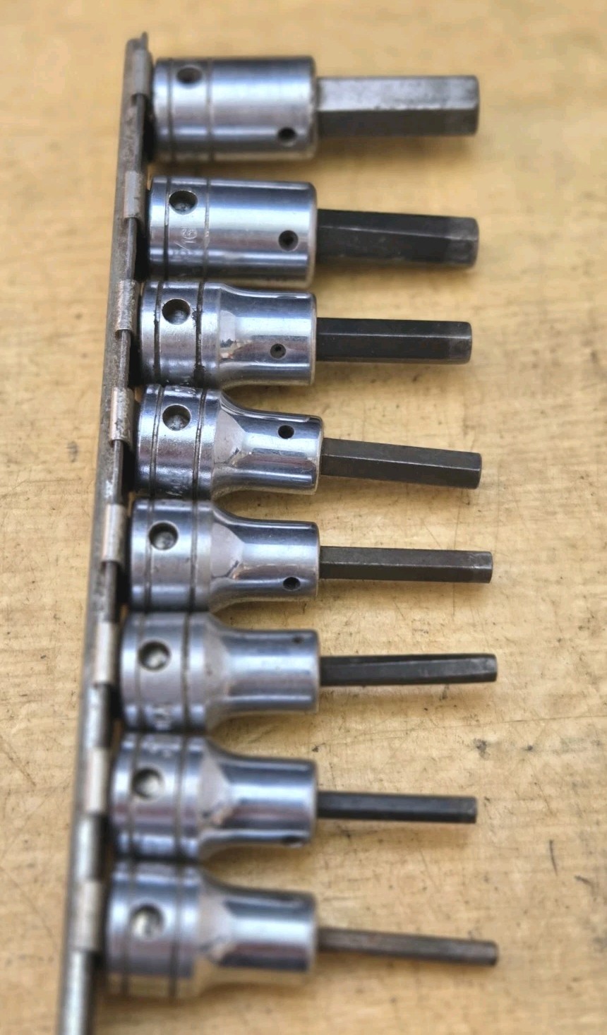 Snap On 208EFAY – 3/8″ Drive 8 Pc SAE Standard Hex Bit Socket Driver Set