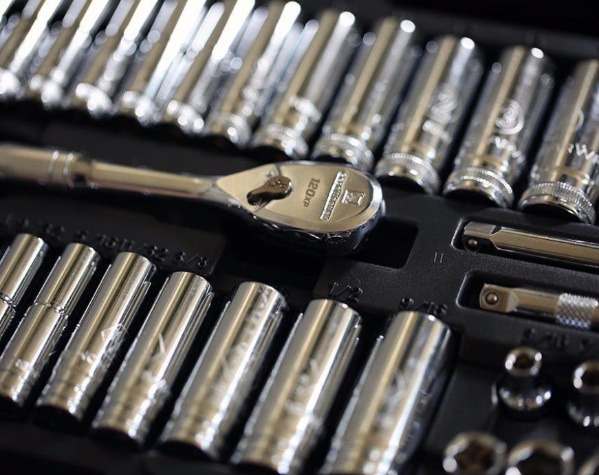 GEARWRENCH 80300P – 51 Pc. 1/4 Inch Drive 6 Pt. 120XP Mechanics Tool Set