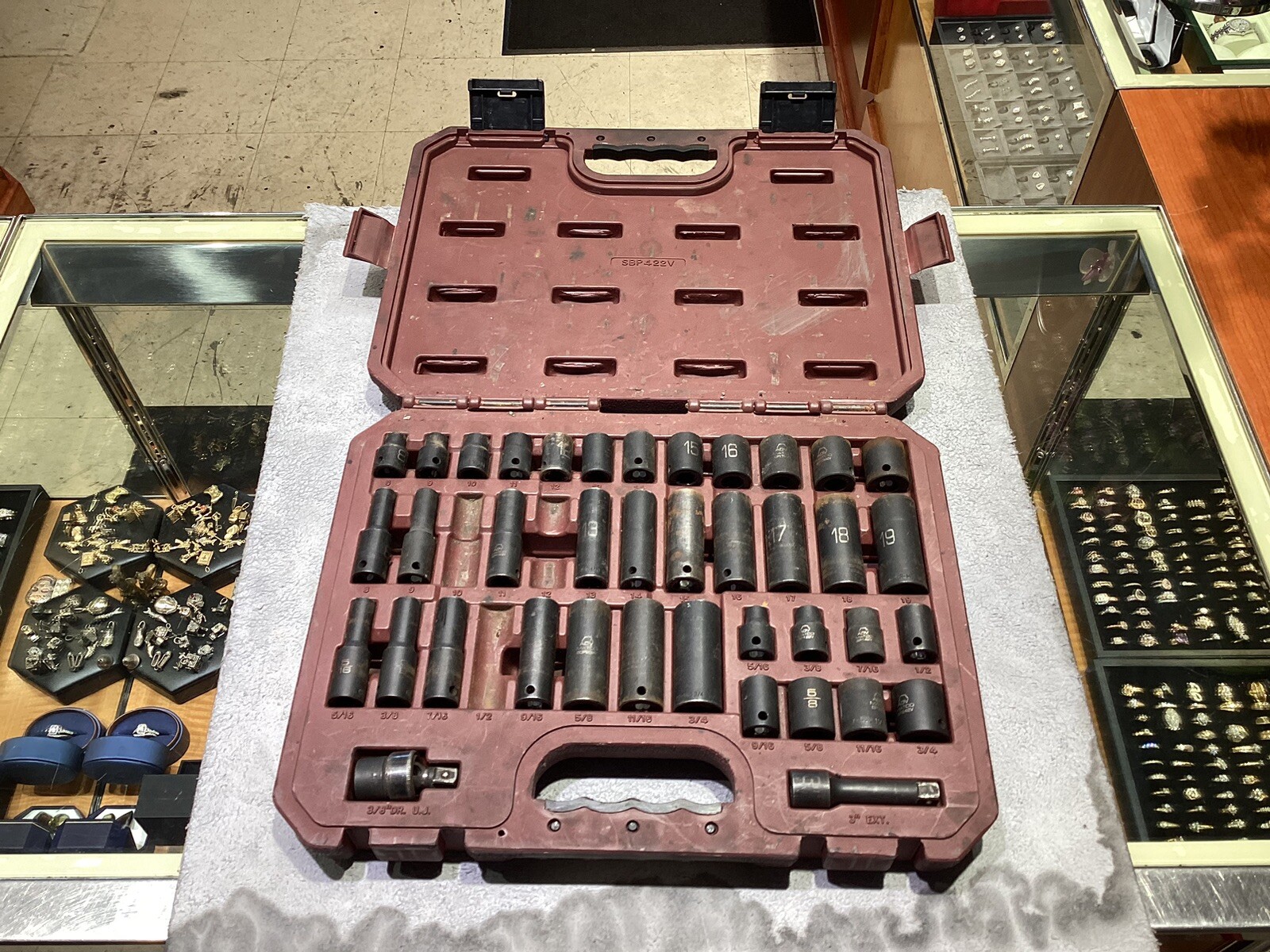 Matco SBP422V 42 Pcs SAE & Metric Impact Socket Set 3/8″ Miss 3 pcs *See Images*