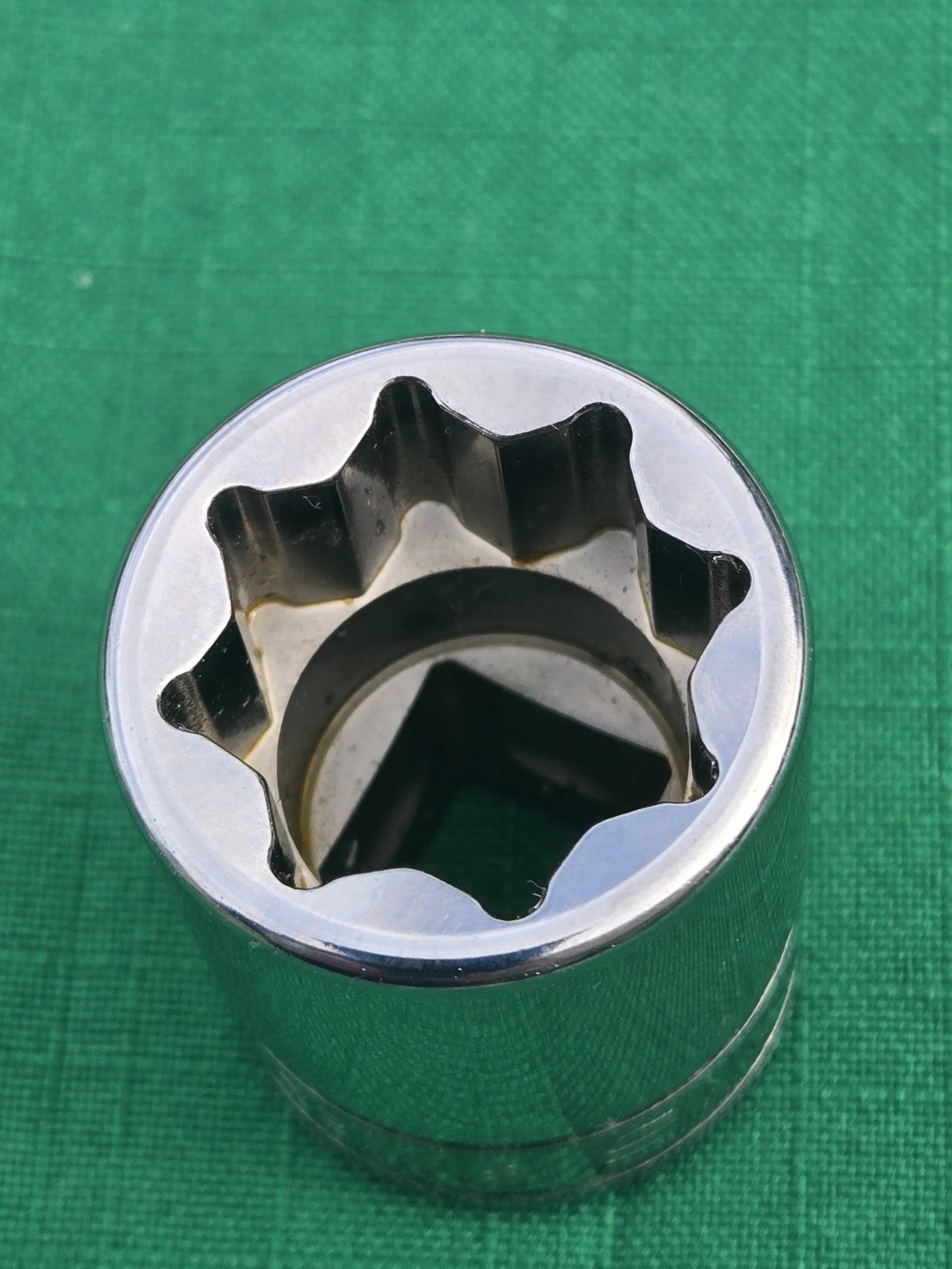 Snap-on Tools 1/2″ Drive 11/16″ SAE 8-Point Double Square Chrome Socket SW422