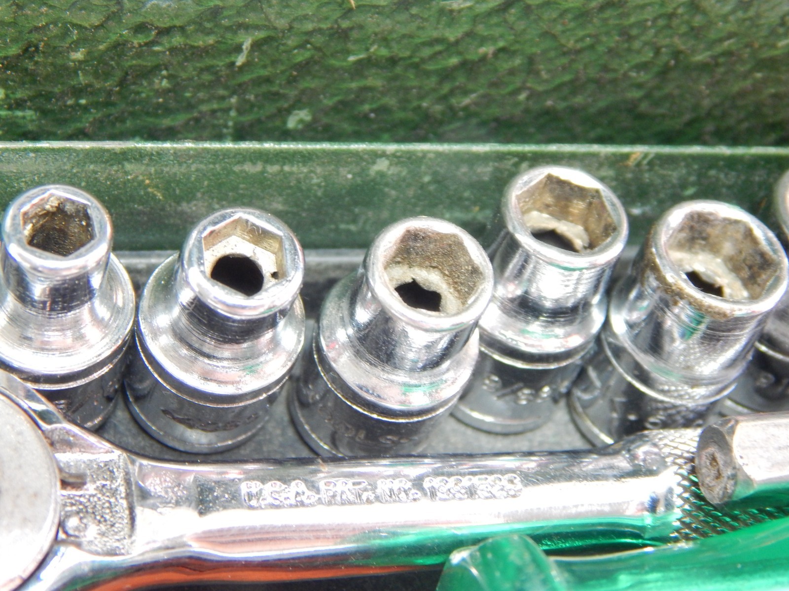 Vintage S-K Tools 4921 21 Pc. 1/4″ Dr. Socket Set & Metal Box, Ratchet, Deep SAE