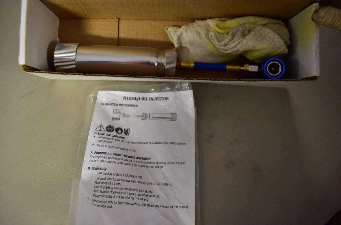 Mastercool 53123-YF REFILLABLE R1234yf OIL INJECTOR w/Oil
