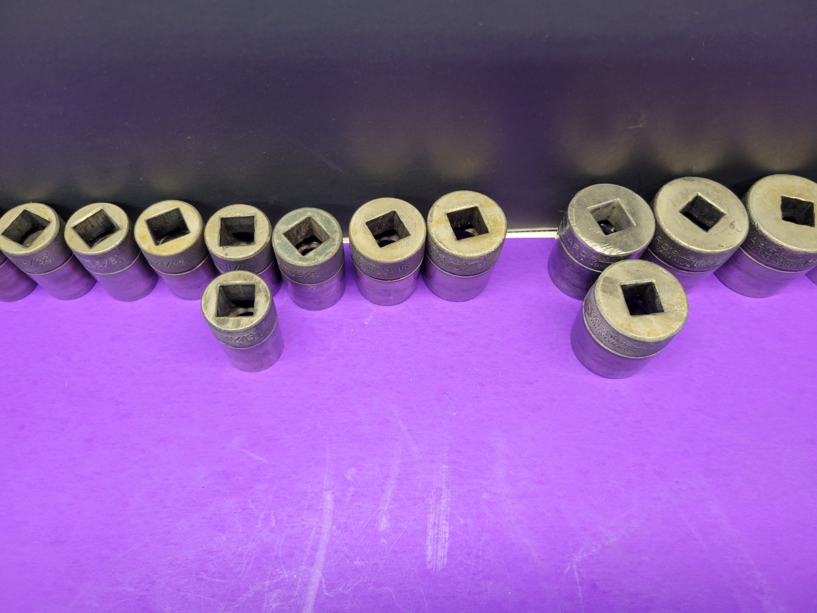 16 VINTAGE WARD’s 1/2 DRIVE SHALLOW SOCKET SET 12PT. 7/16″-7/8″ & 1″TO 1 1/4″