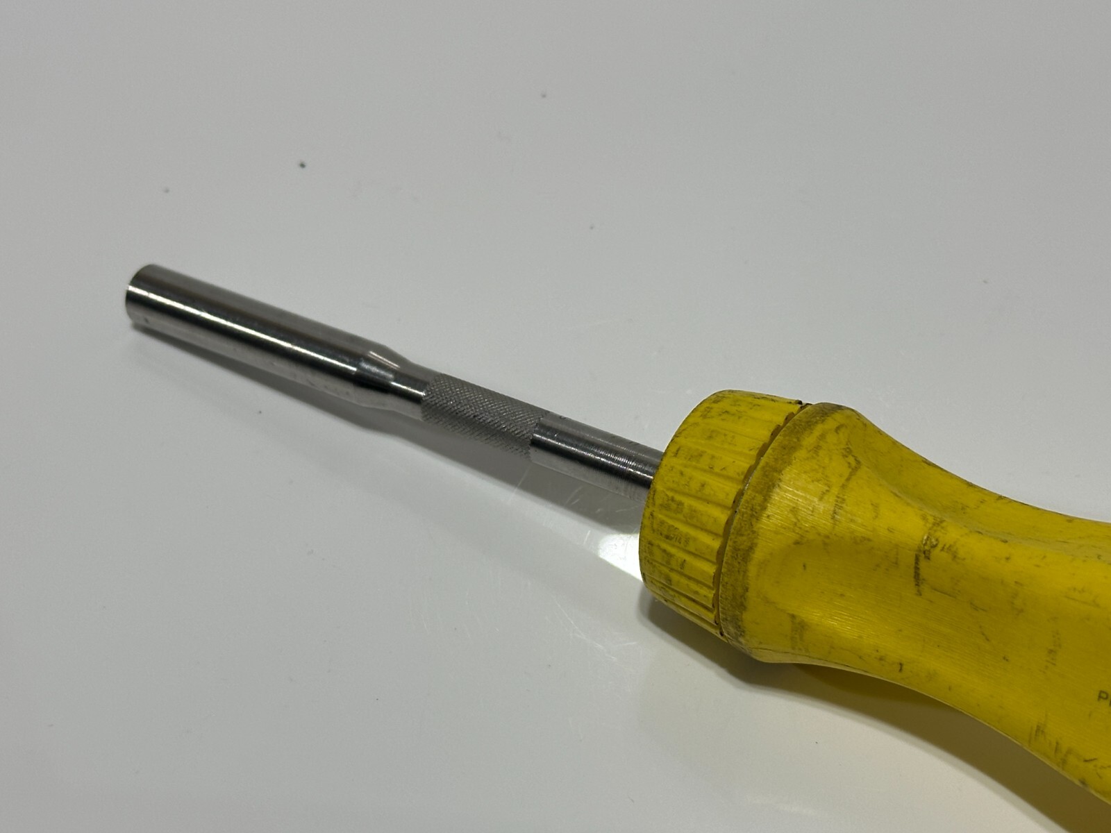 Snap On USA Ratcheting Screwdriver Classic Yellow Hard Plastic Handle SSDMR4