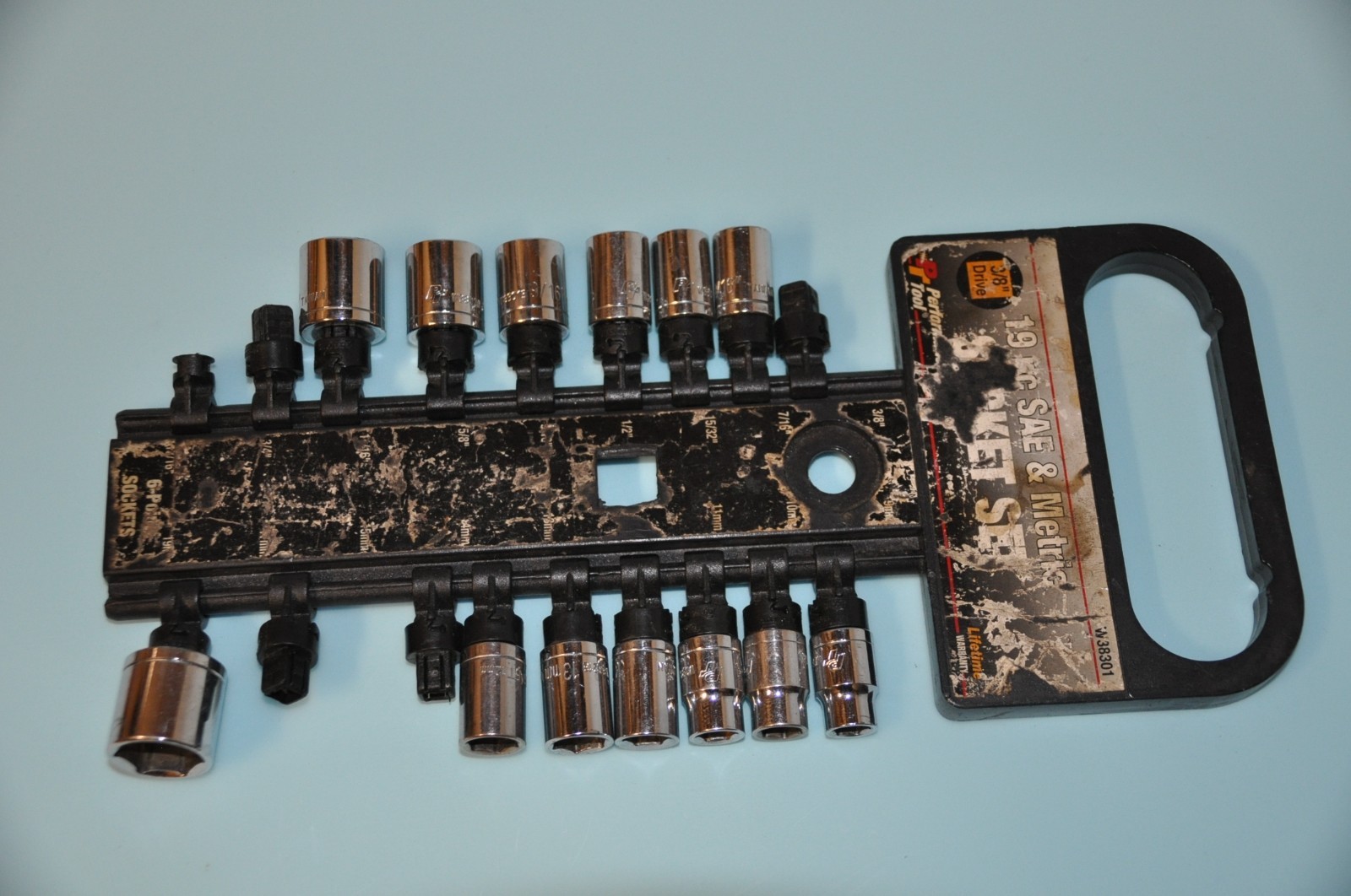 Performance Tool 3/8″ Drive SAE/Metric Ratchet & Socket Set, 13 Pieces