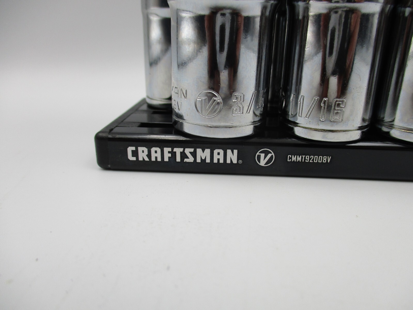 Craftsman 13Pc 1/2″ Drive 6 Point SAE Socket Set on Magnetic Rail CMMT173955V