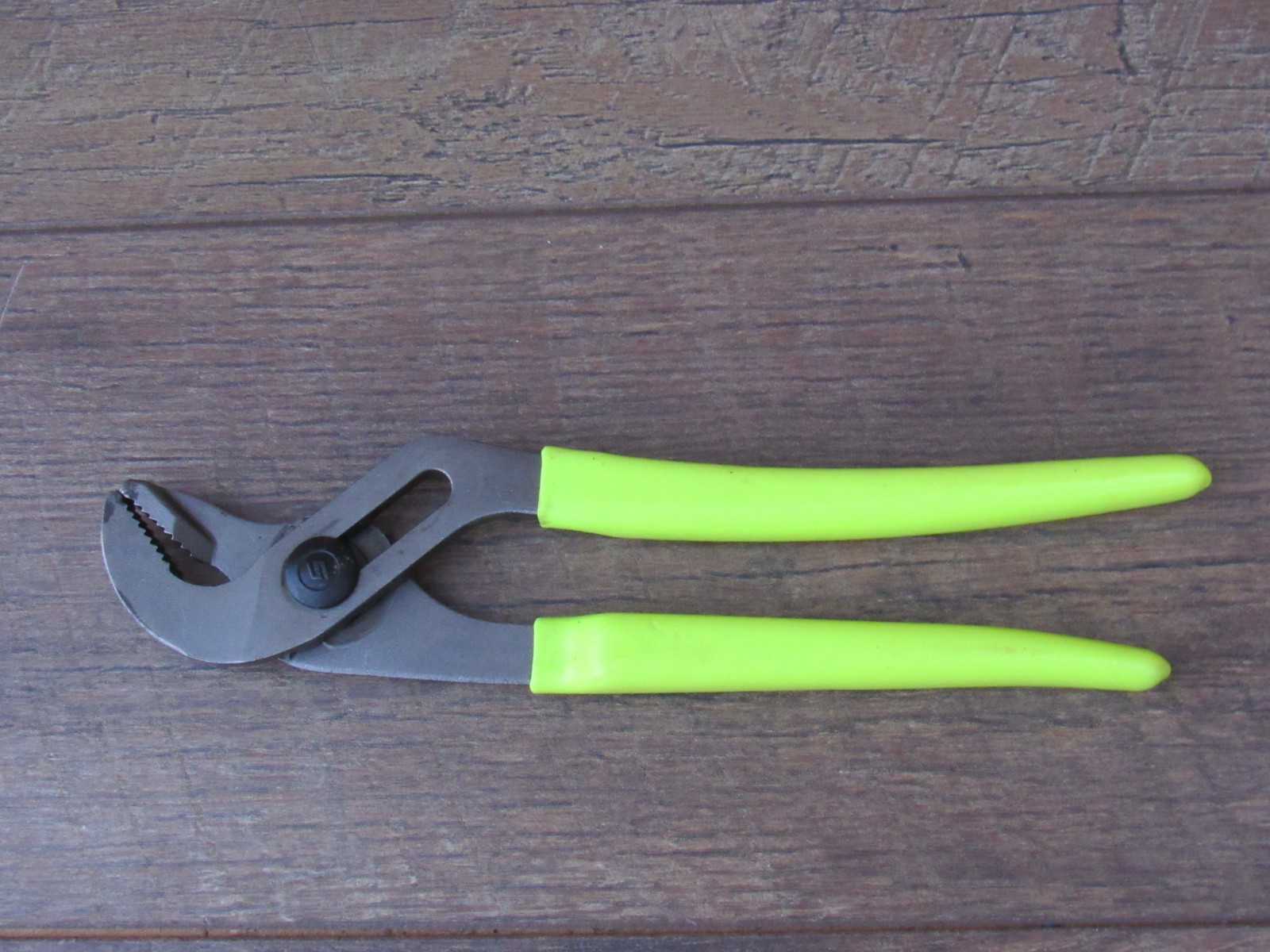 SNAP ON 91ACP HI VIZ YELLOW 9″ ADJUSTABLE JOINT INTERLOCKING CHANNEL PLIERS HV
