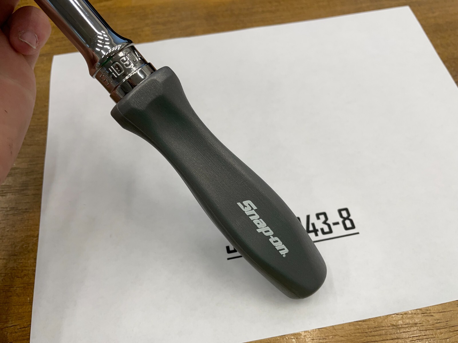 Snap-on Tools NEW DARK TITANIUM 1/2″ Drive Hard Grip Fixed Head Ratchet SHD80ADT