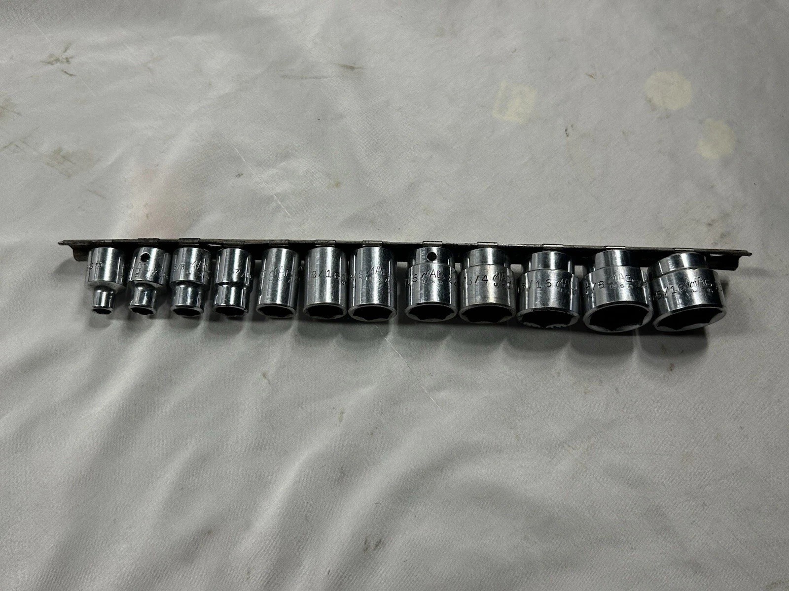 Mac Tools 12pc 3/8 Drive SAE Shallow Socket Set 1/4” To 15/16″ X 6Pt Dr