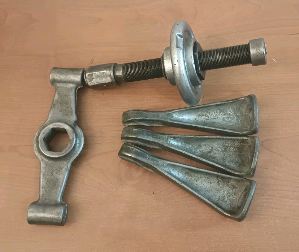 Vintage Herbrand 825 Hub Puller 3 Jaw Wheel Axle Puller Heavy-Duty USA