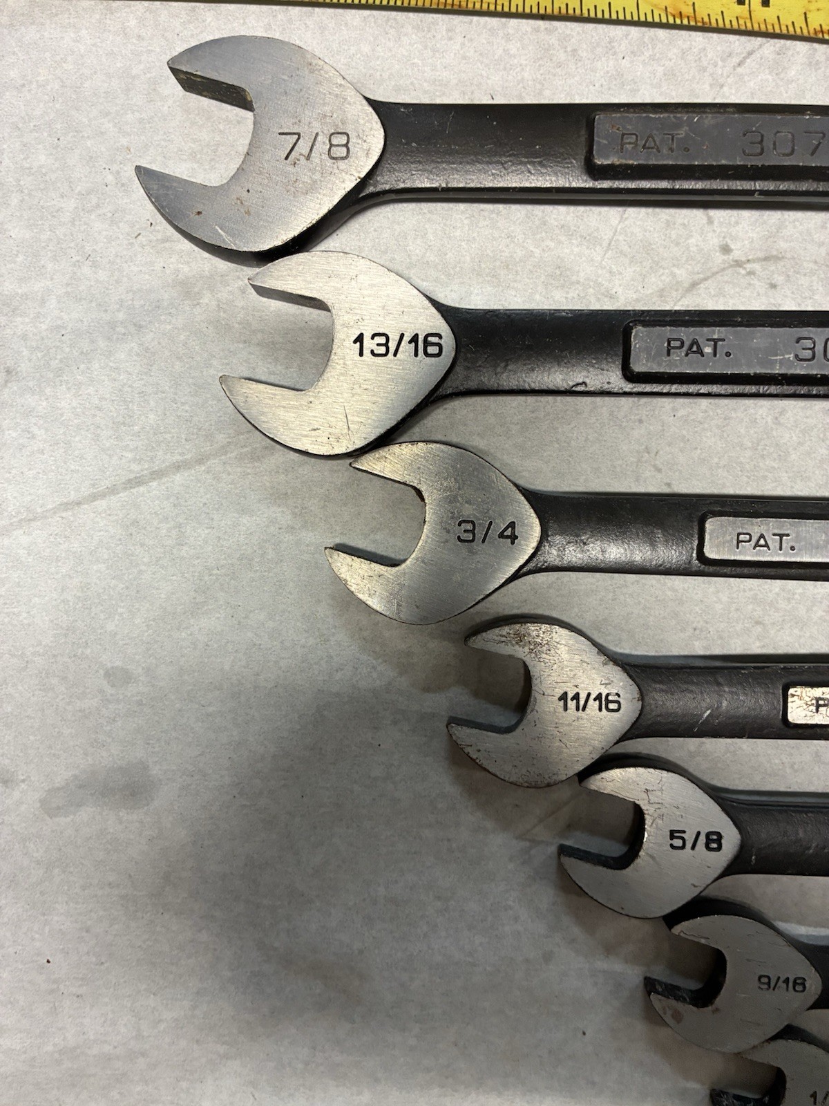 CRAFTSMAN 12-pc SAE Universal Spline Combination Wrench set 1/4-7/8” black oxide