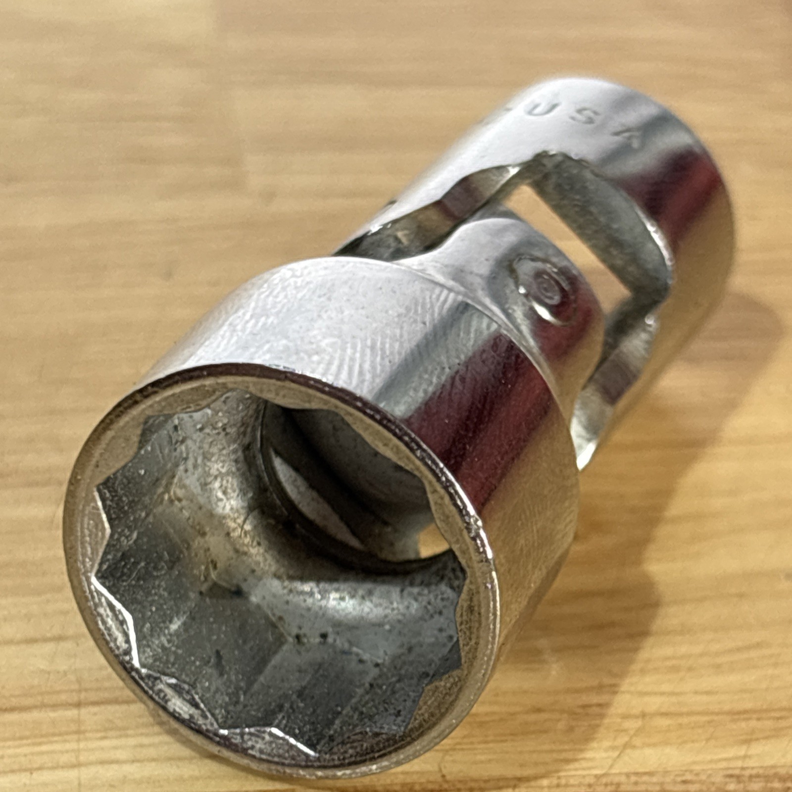 Snap On 11/16″ Shallow Universal Swivel Socket 3/8″ Drive 12 Point FVU22 Vtg USA