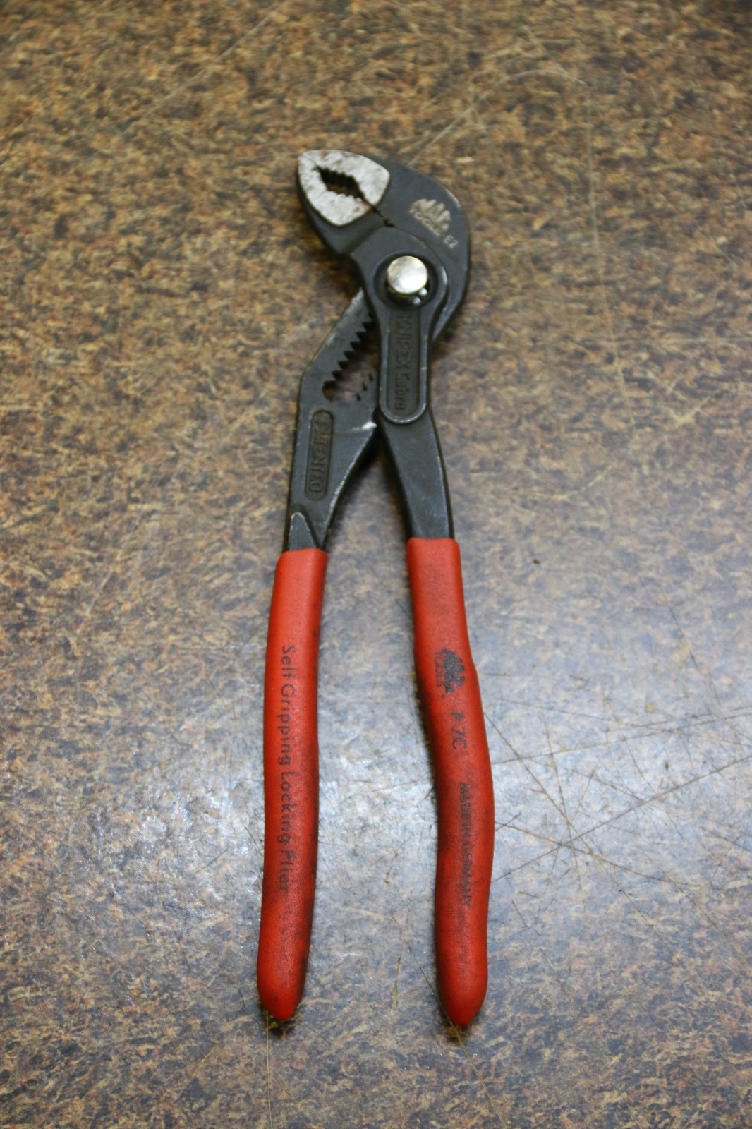 Mac Tools Self-Gripping Cobra Pliers 7 Inch by Knipex P7C