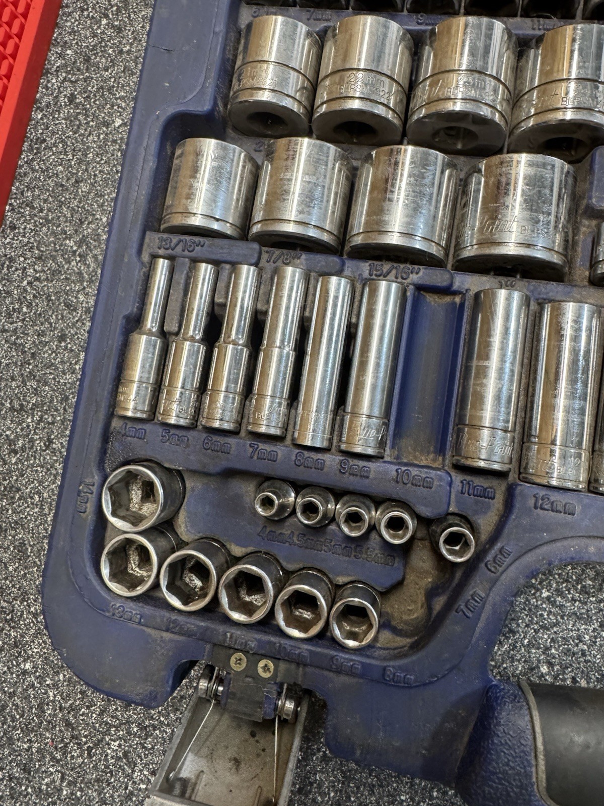 Blue-Point BLPGSSC155 155pc Combination Drive SAE/Metric Socket Set (Missing 8)