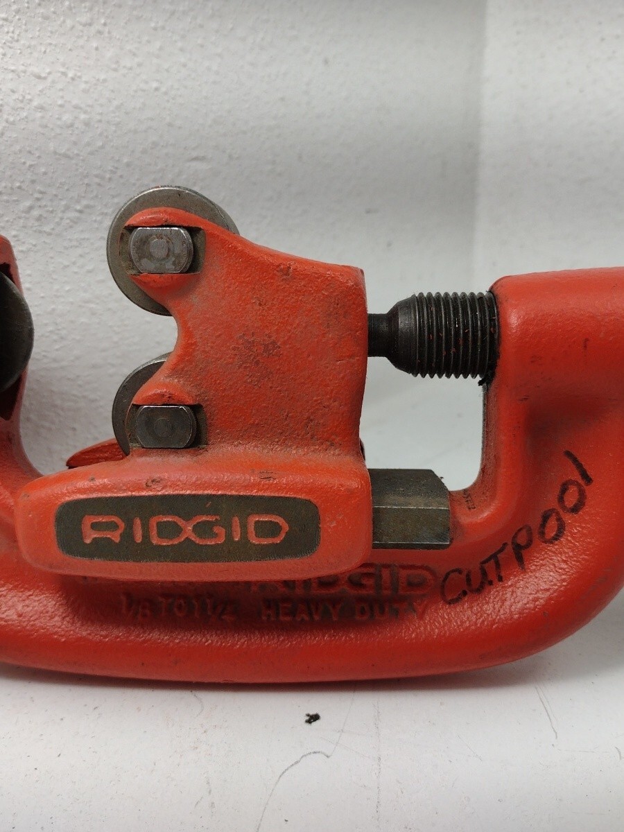 32810 Ridgid Model 1-A Heavy Duty Red Pipe Cutter 1/8″ to 1-1/4″ (3-32mm)