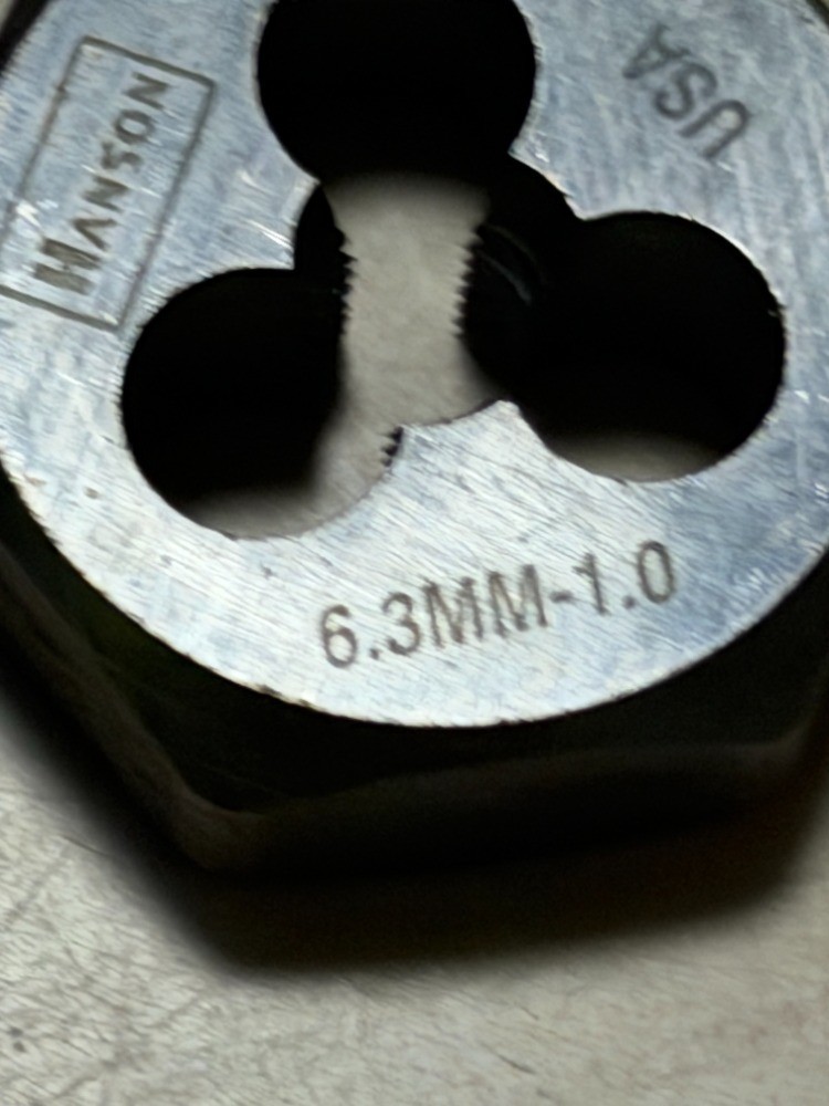 Irwin Hanson M6.3 X 1.0 Metric 1″ Hex Carbon Steel Re-Thread Die 6.3MM ( 6629 )