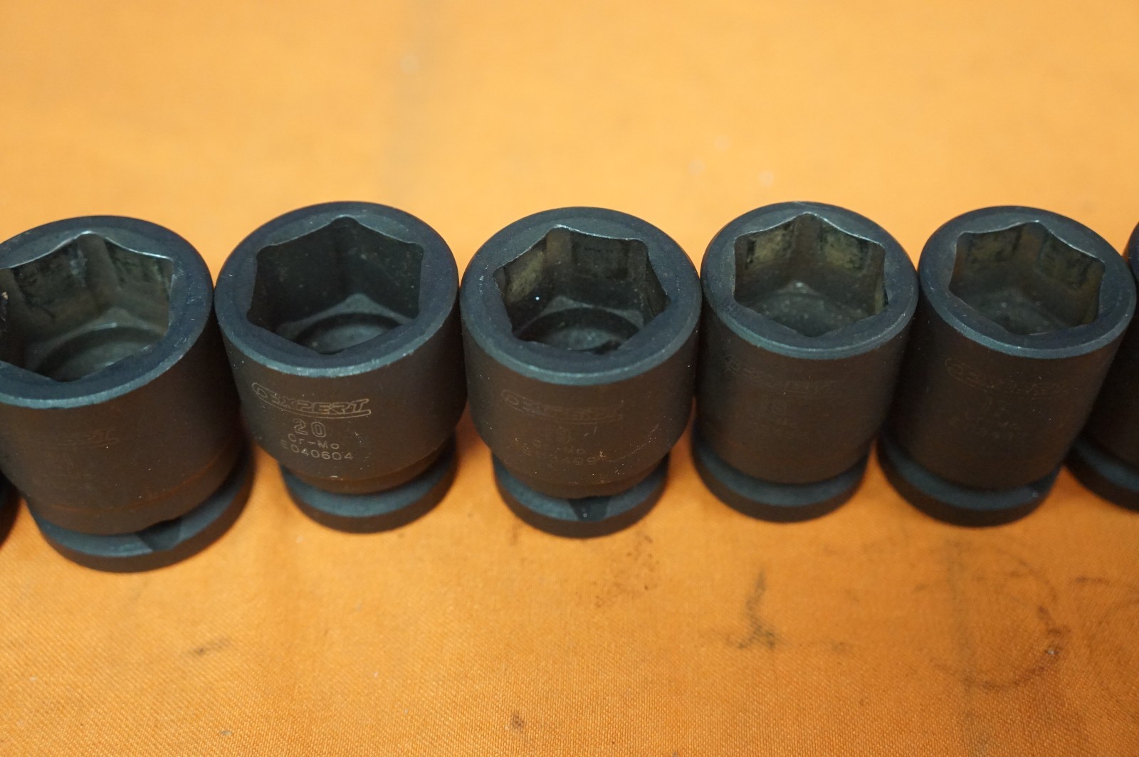 Mac Tools Expert CR-MO E113592 6PT 1/2″ Drive 14PC 10MM-22MM & 24MM Sockets