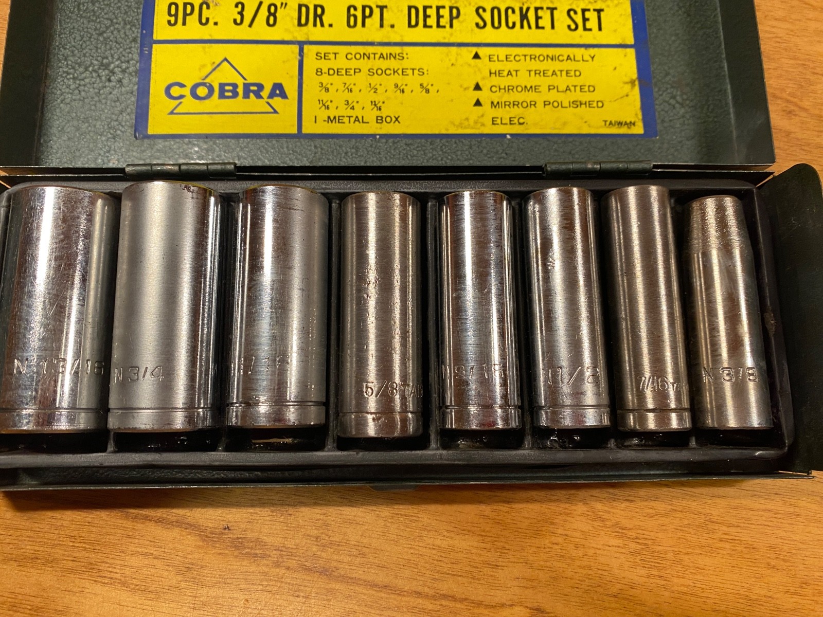 Vintage COBRA 9-pc Deep Socket Set, 3/8″drive, SAE, 6-point, metal case, Taiwan
