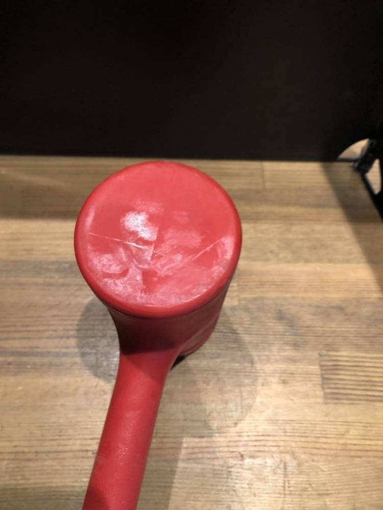 Snap-on HBFE56 56 OZ Dead Blow Hammer Soft Grip Red 1550G [Used]