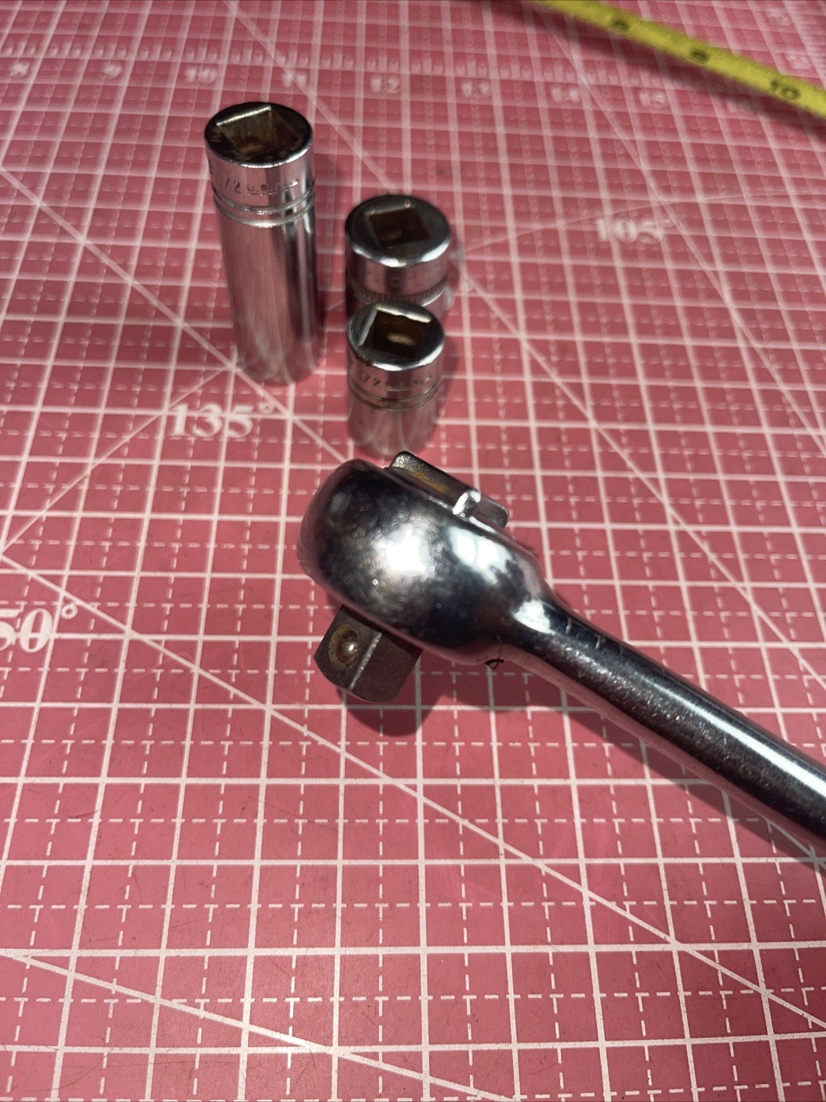 Vintage Indestro USA Super No 2775 3/8 Drive Ratchet 3/8” + 3 Sockets 1/2 5/8