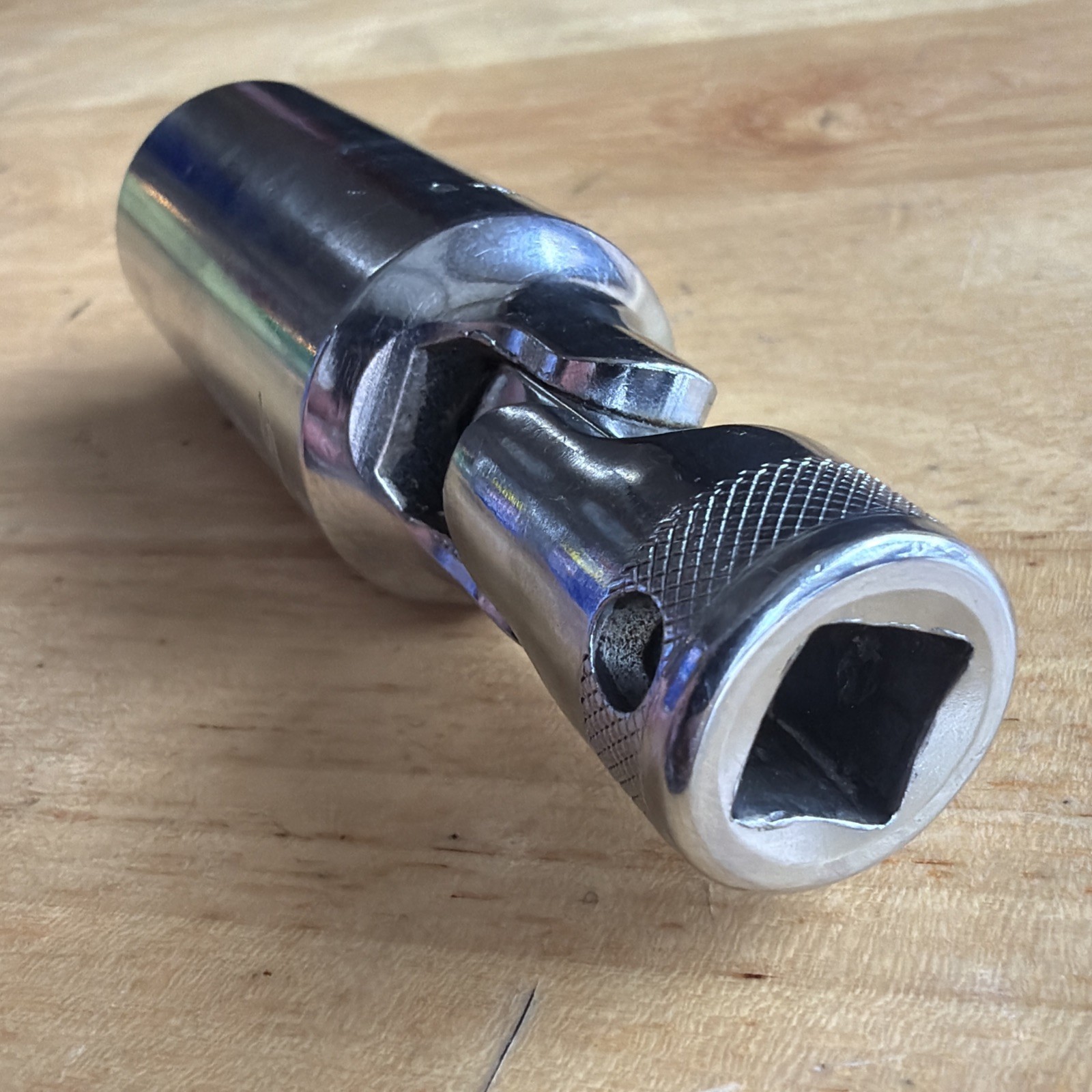 Snap On Tools 13/16″ Universal Swivel Spark Plug Socket 3/8″ Drive 6pt S9704KFUA