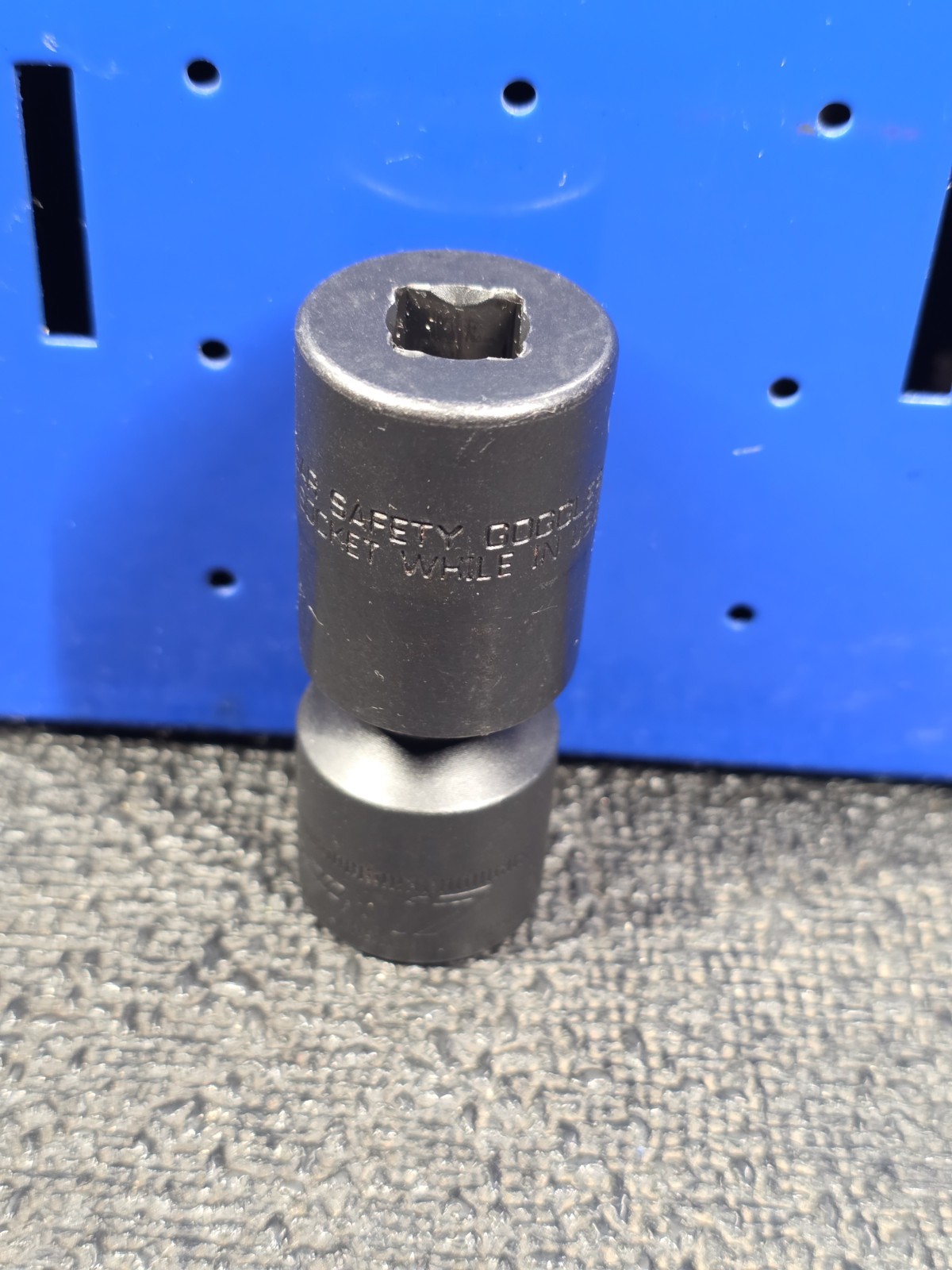Snap-on Tools IPFM17C 17mm LIGHT USE 3/8″ Drive 6-Point Impact Swivel Socket