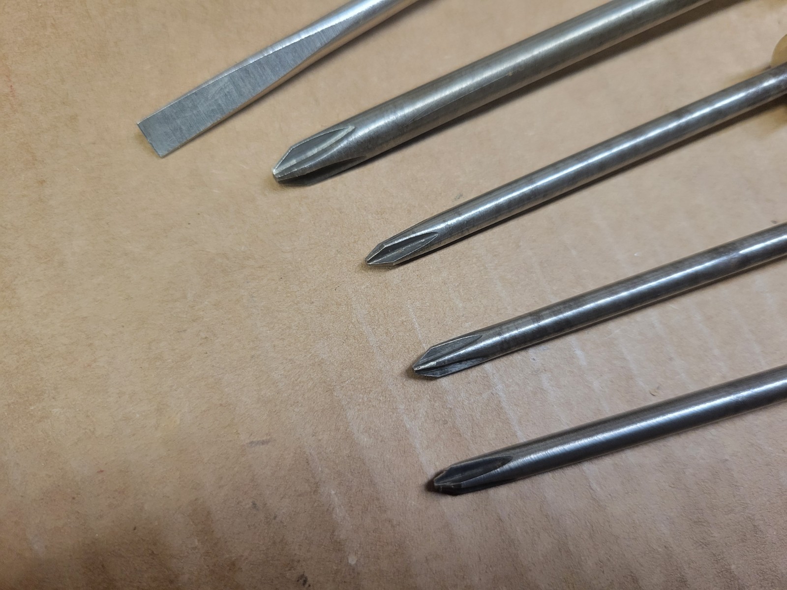 Vintage Irwin 5-Piece 3000 and 400 Series Screwdriver Lot