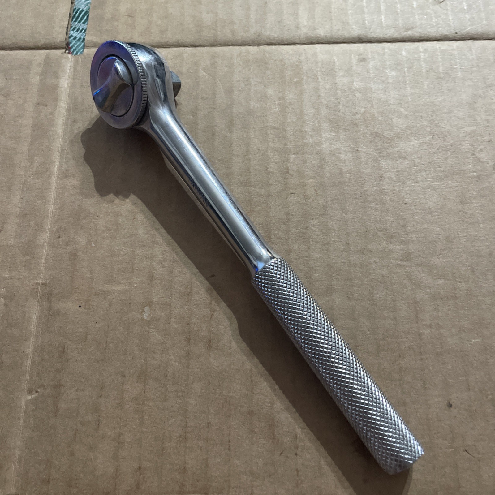 Vintage Unbranded 7-7/8” Long Ratchet 3/8″ Drive Round Head Knurled Handle Beefy