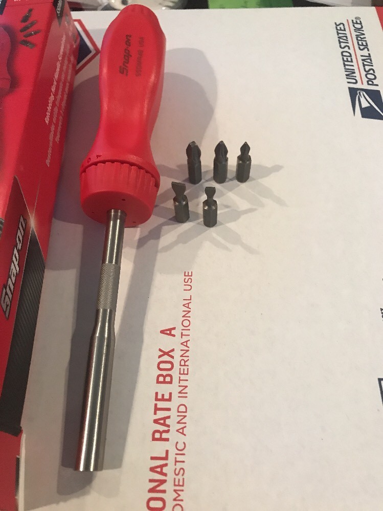 Snap On ssdmr4br red ratcheting screwdriver with 5 bits