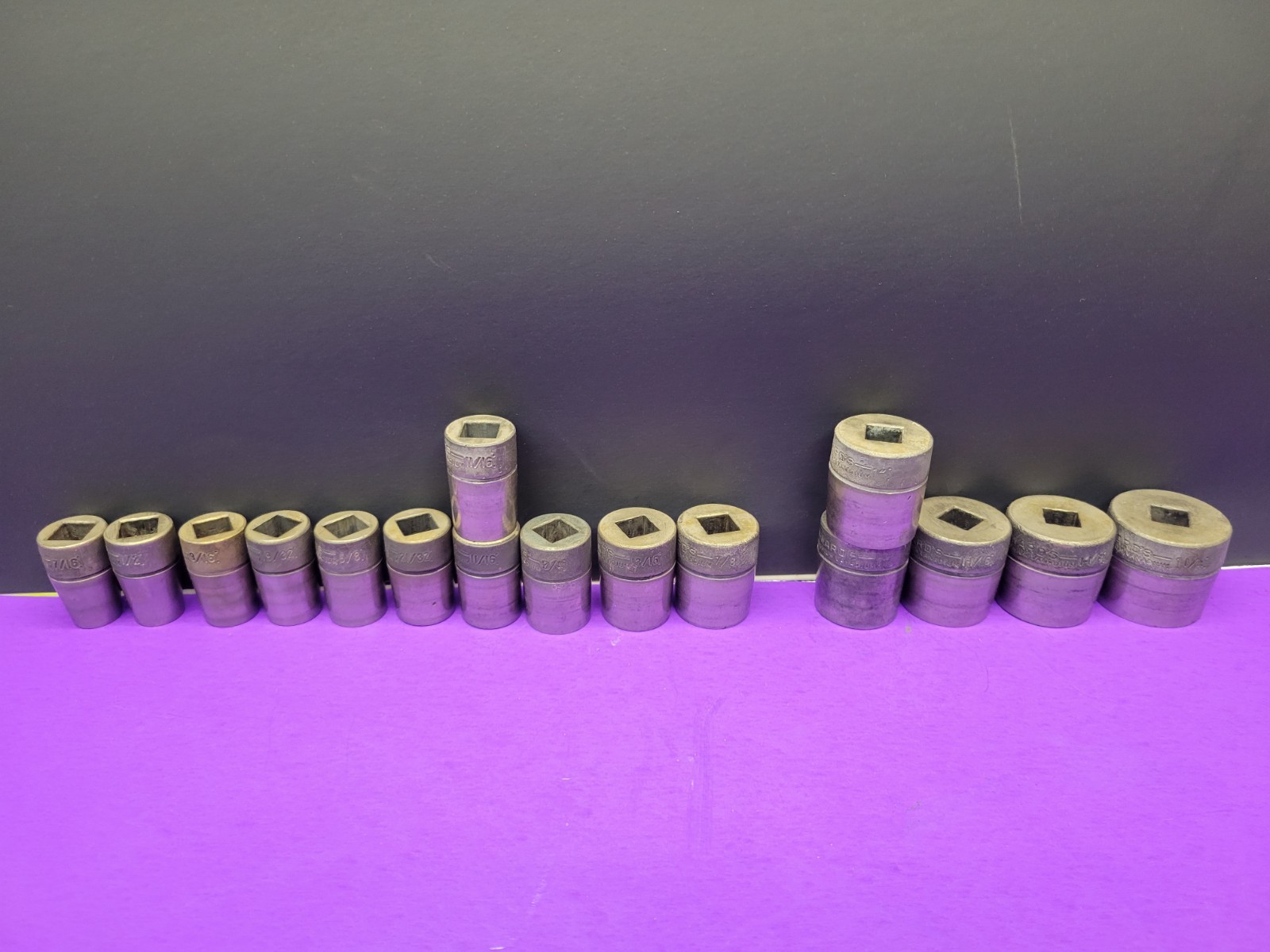 16 VINTAGE WARD’s 1/2 DRIVE SHALLOW SOCKET SET 12PT. 7/16″-7/8″ & 1″TO 1 1/4″