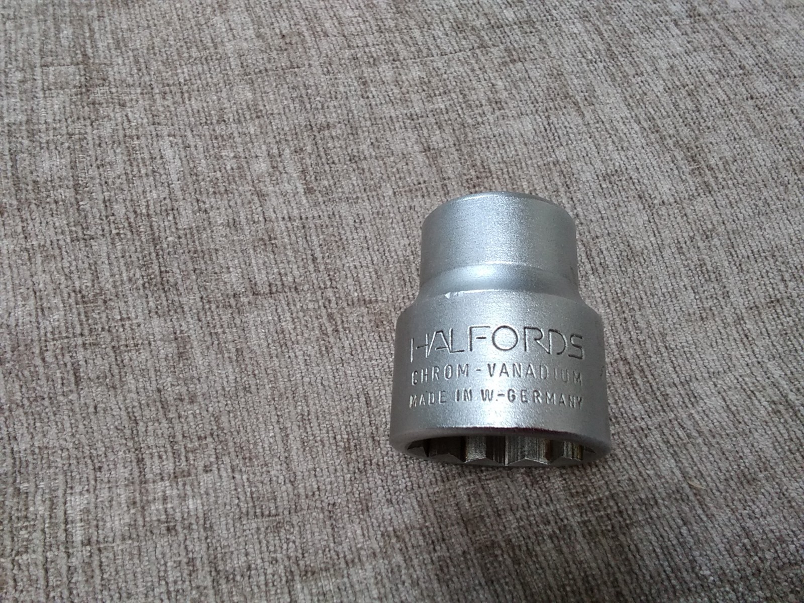 Halfords 1″1/16 Socket , 12 Point, 1/2in Drive , Made In Germany