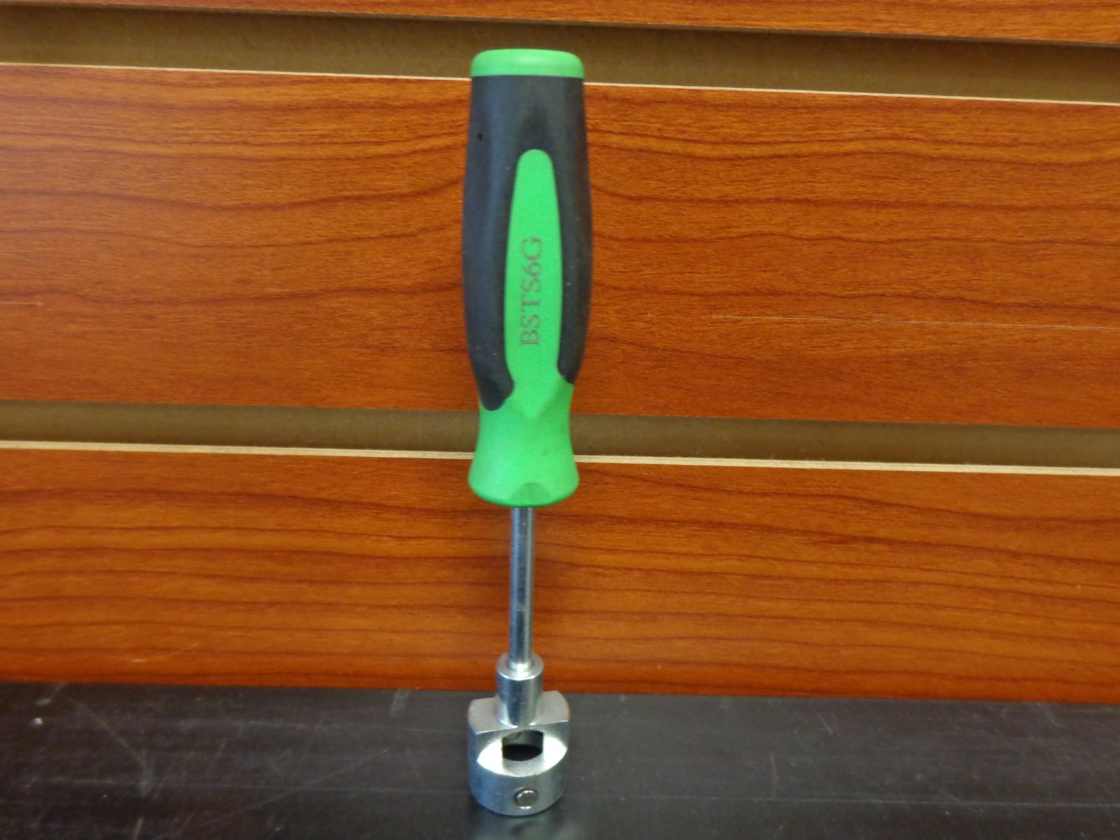 Snap-on Tools USA 5/8″ GREEN MAGNETIC 6in. Brake Retainer Spring Tool BSTS6G