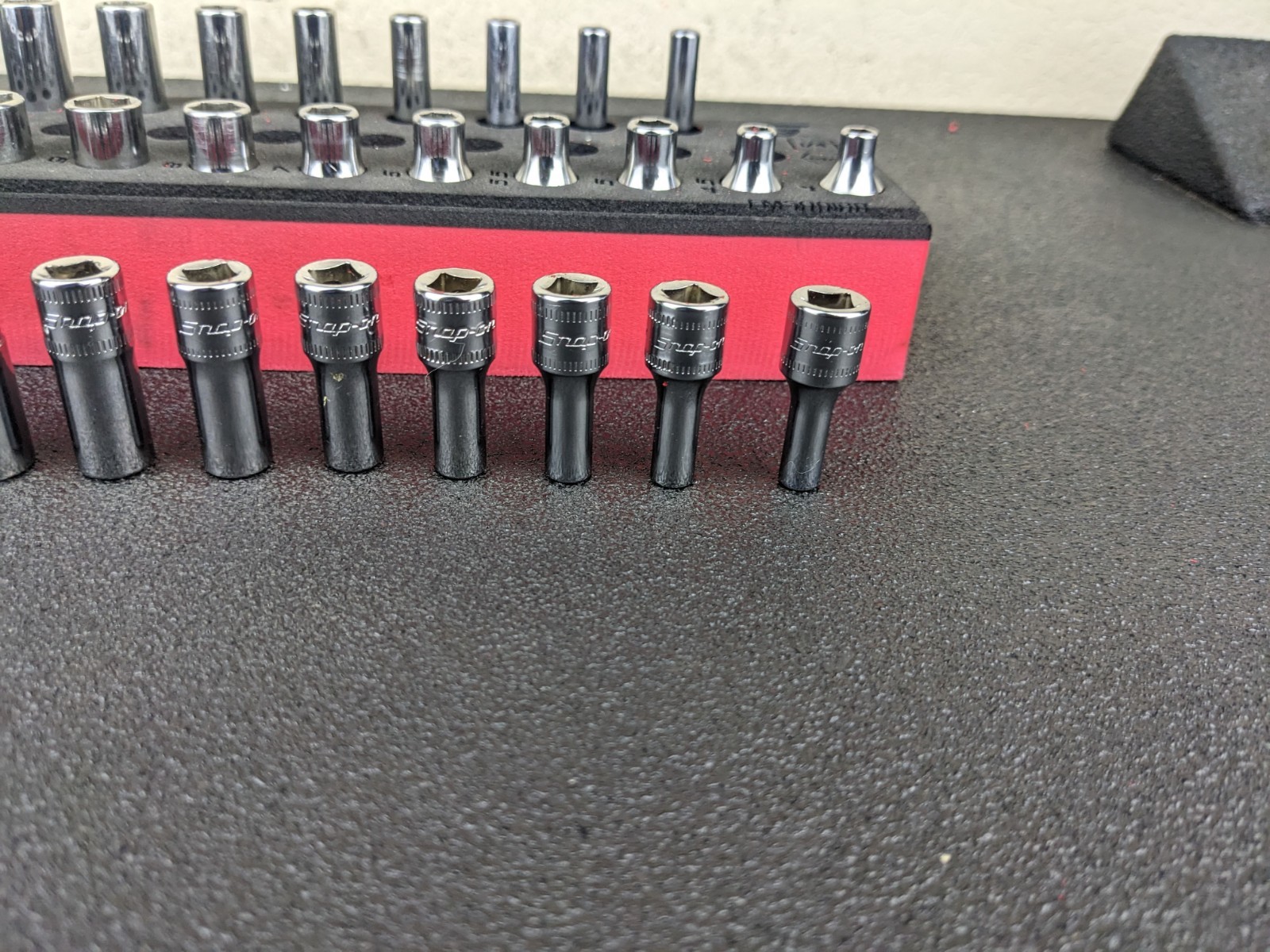 #bo705 Snap-On Tools 142STMMSYFR1 42pc 1/4″ Drive 6-Point Metric Foam Socket Set