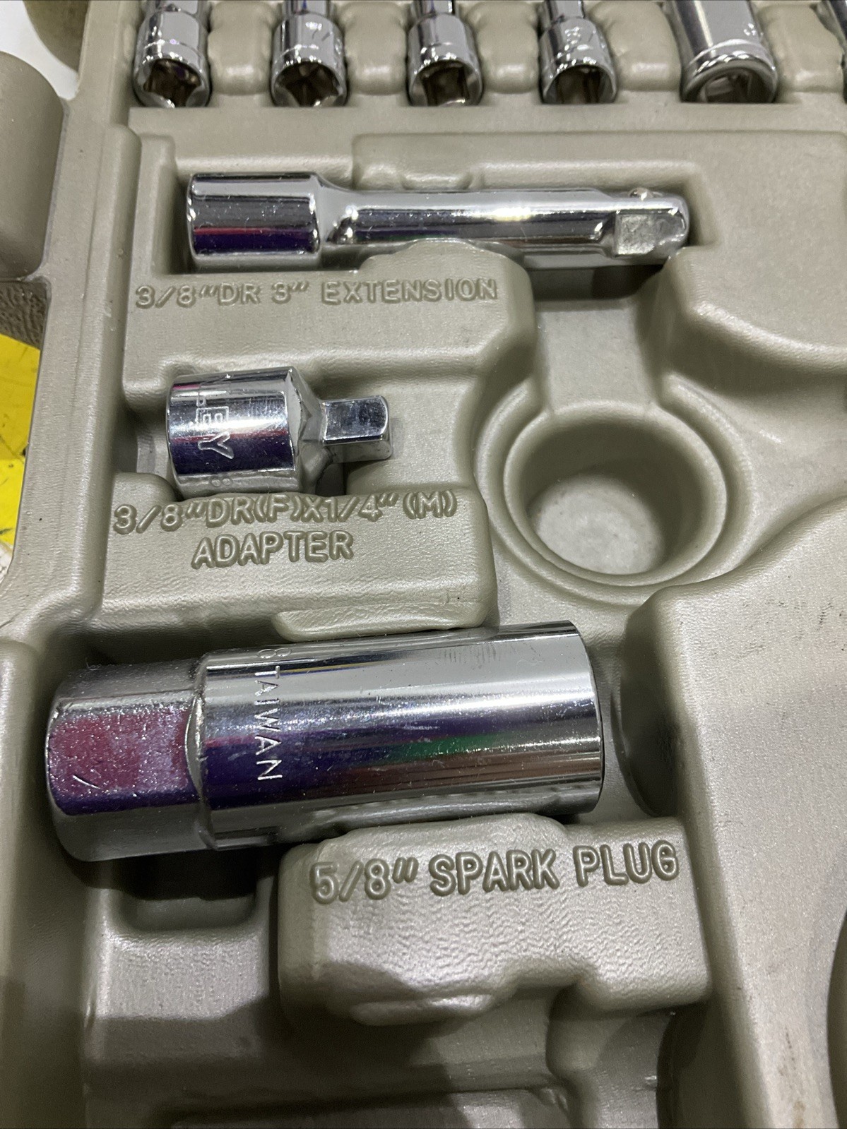 DR SOCKET JZ0028TA SET 1/4 IN, 3/8 IN, AND 1/2 IN 116 PIECE – INCOMPLETE SET