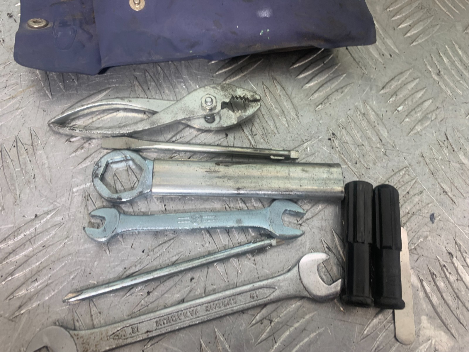 YAMAHA XTZ660 TENERE 3YF TOOL KIT YEAR 1991-93 (CMB1348)