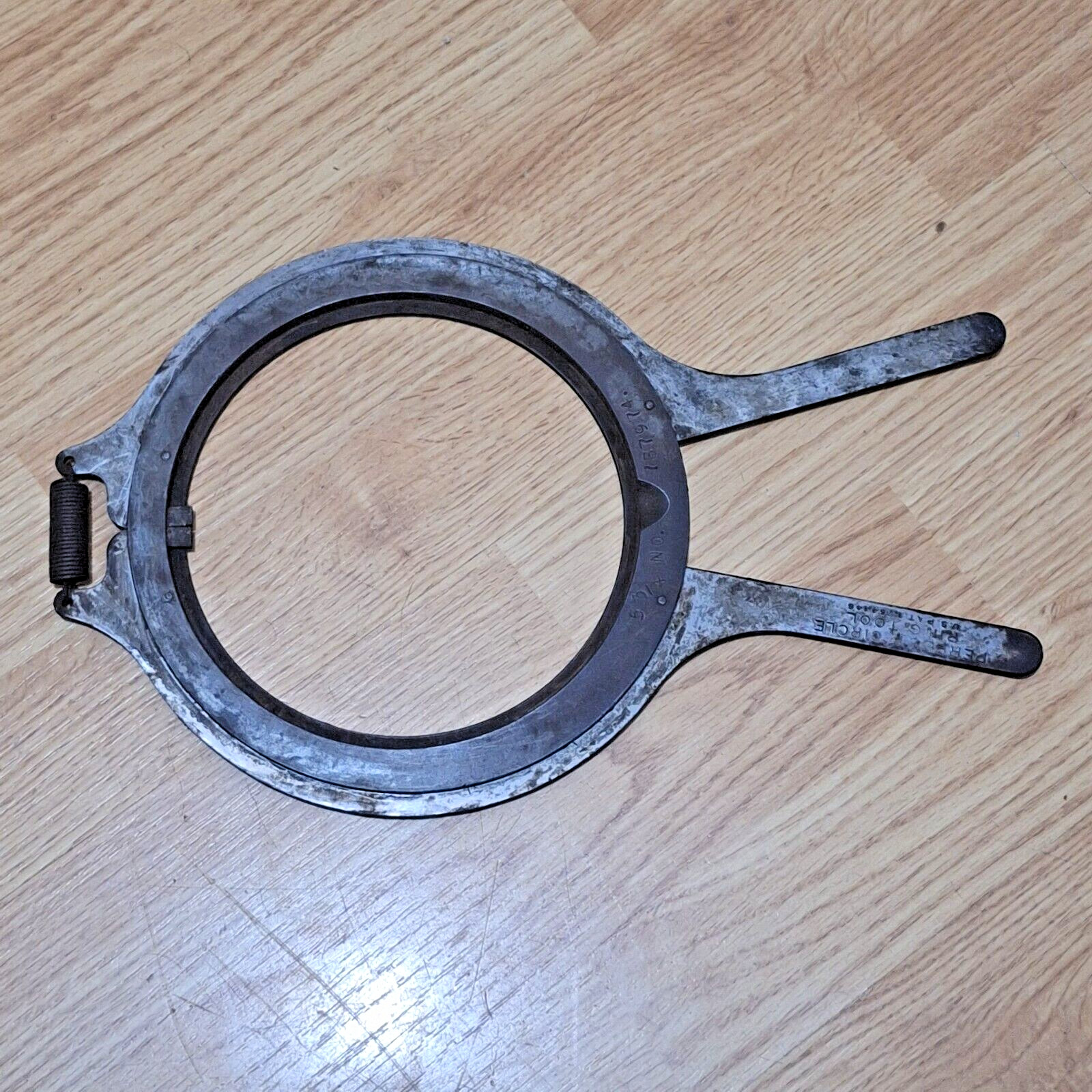 Vintage Perfect Circle 7B7974 Piston Ring Expander Tool 5-3/4″ Bore Mechanic