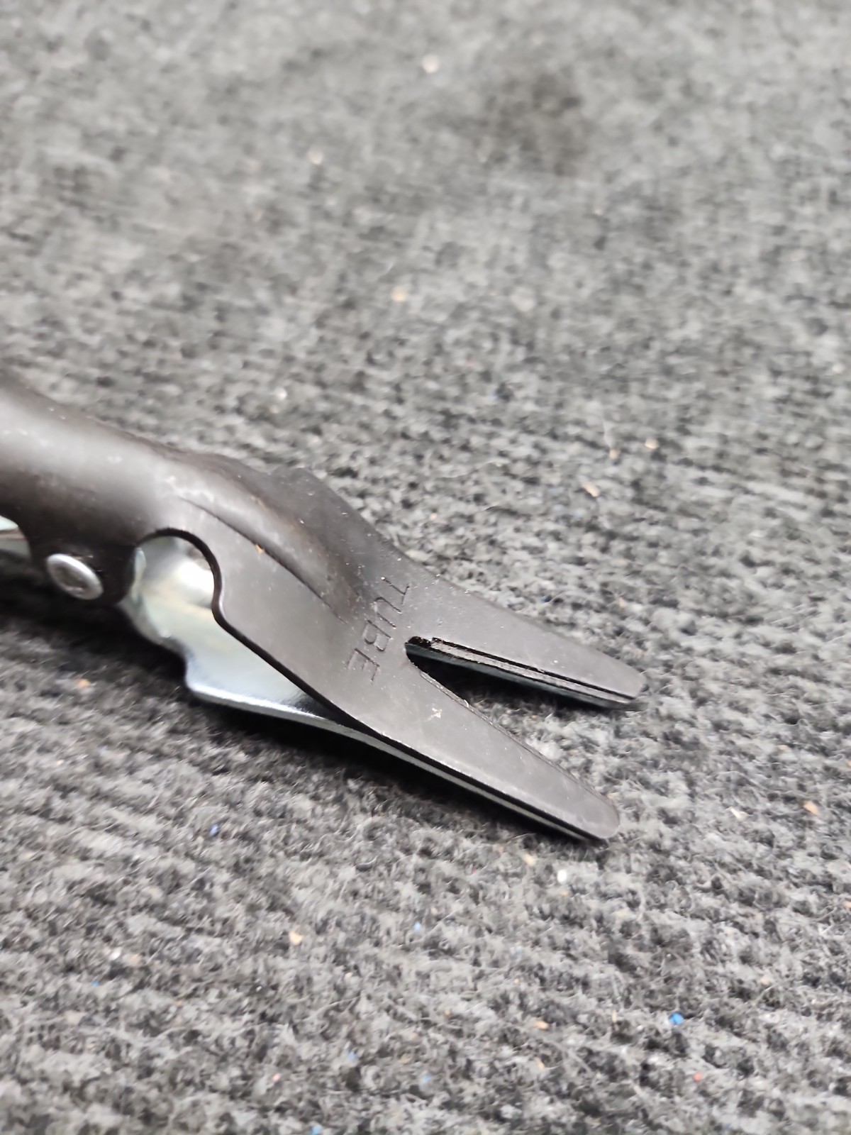 Lisle 47900 Hose Remover Pliers