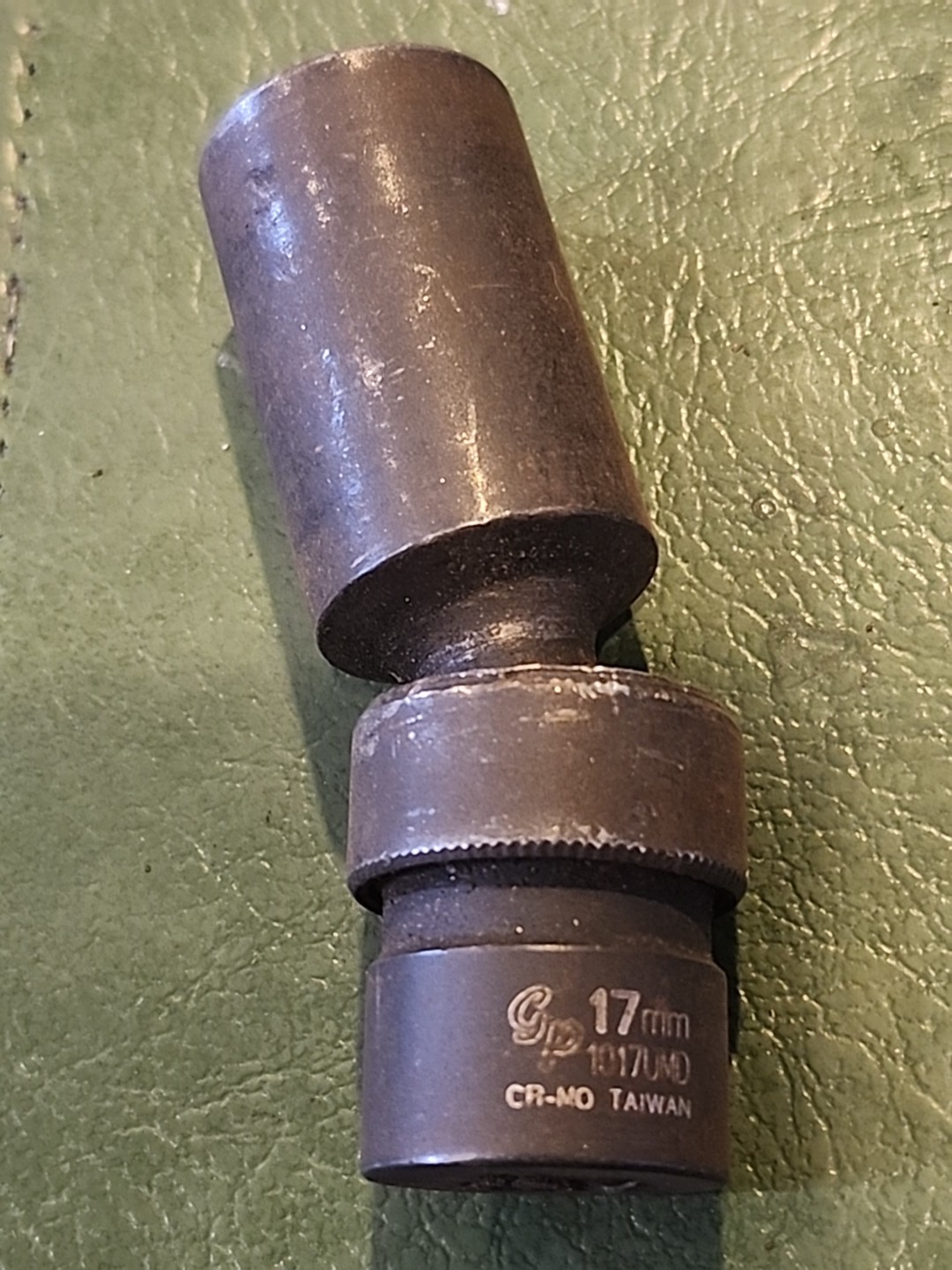 Grey Pneumatic 17mm 3/8″ Drive Pivoting Impact Deep Socket 17mm 1017UMD
