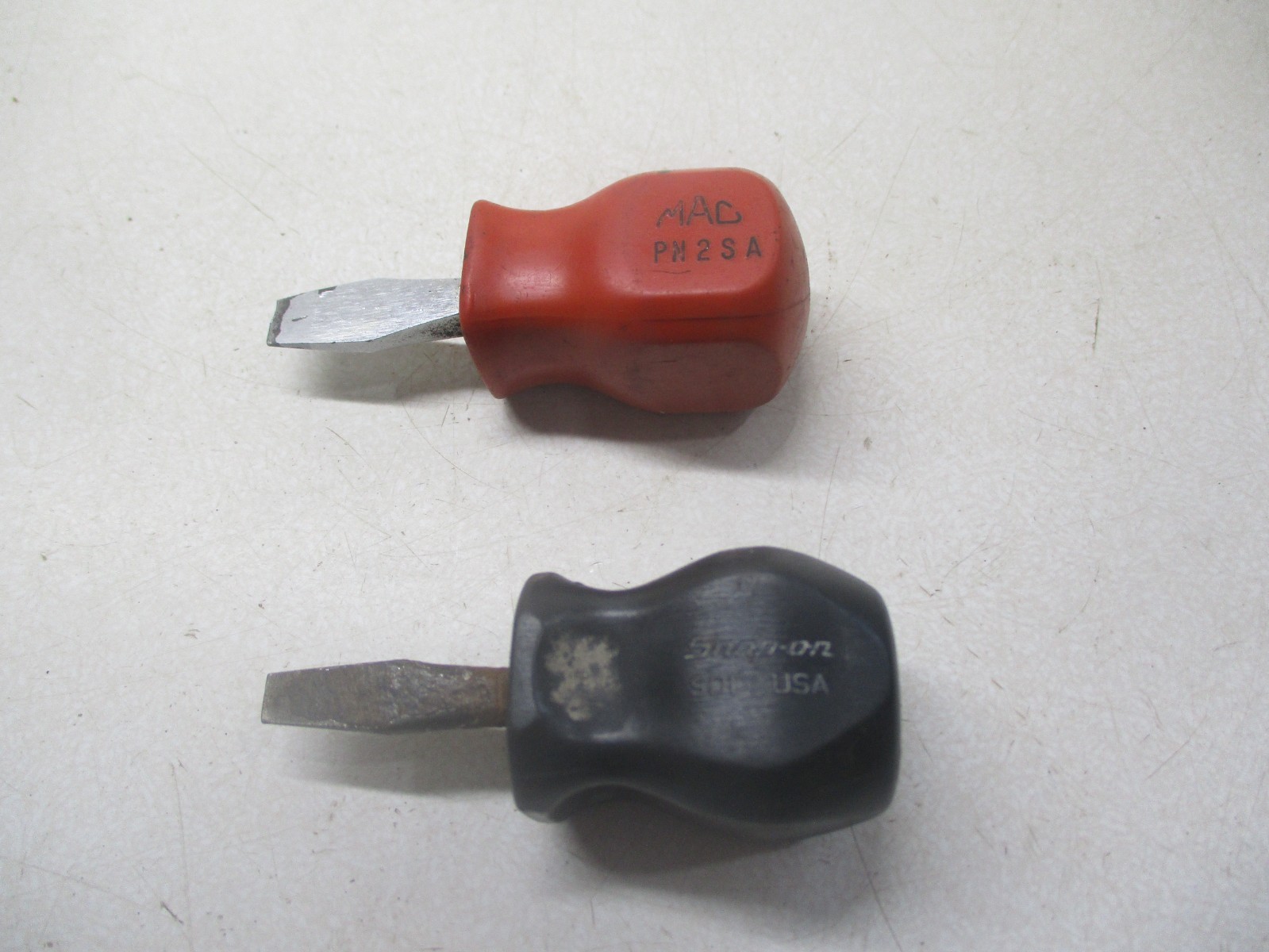 Snap On Flat Tip Stubby Hard Black Handle Screwdriver SDD1 & MAC PN2SA Stubby