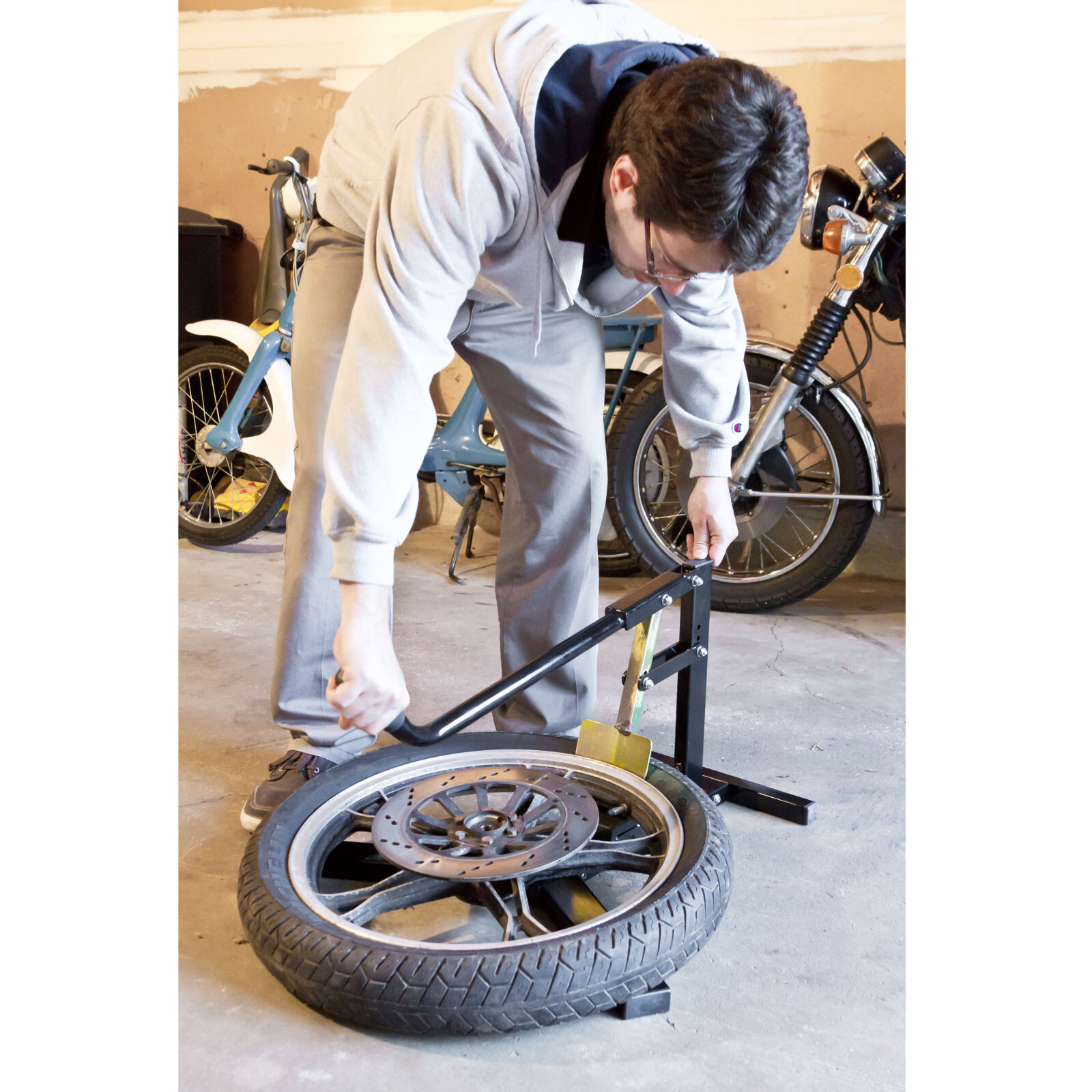 Black Widow Tire Bead Breaker