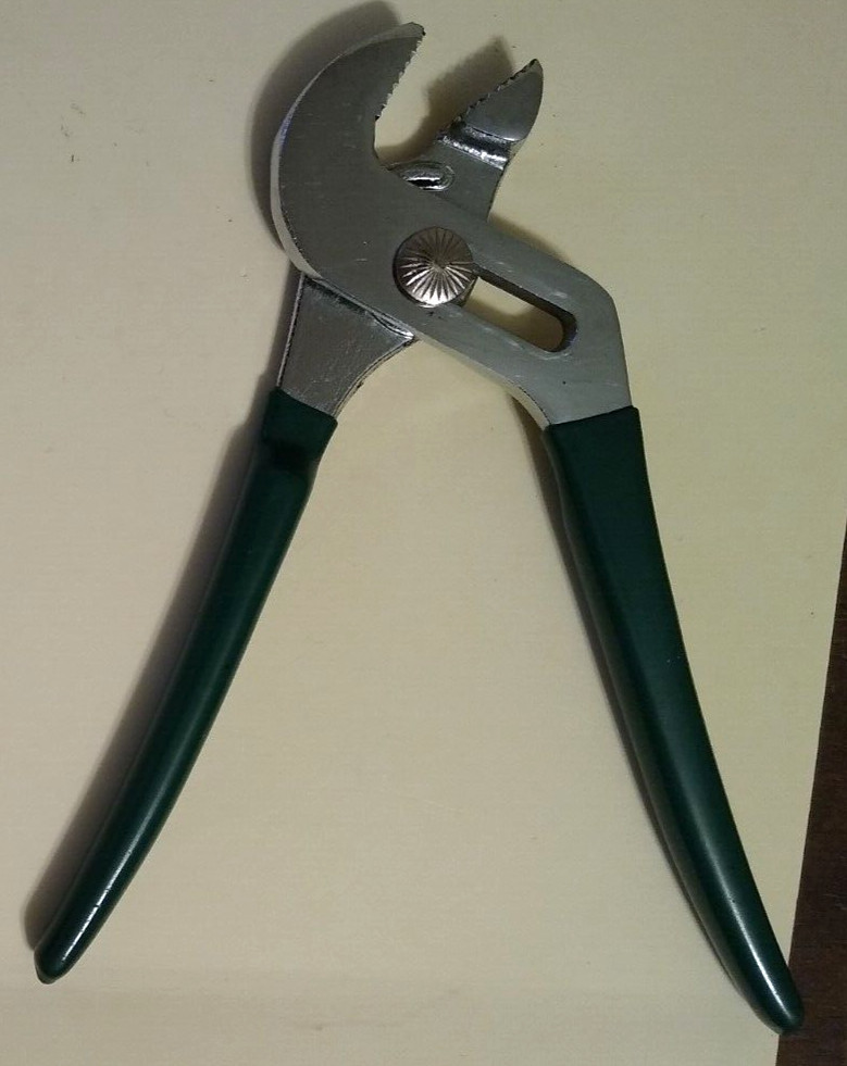 S-K – 7507 – 6-1/2″ Long – Adjustable Slip Joint Pliers – Green Grip – Pre-owned