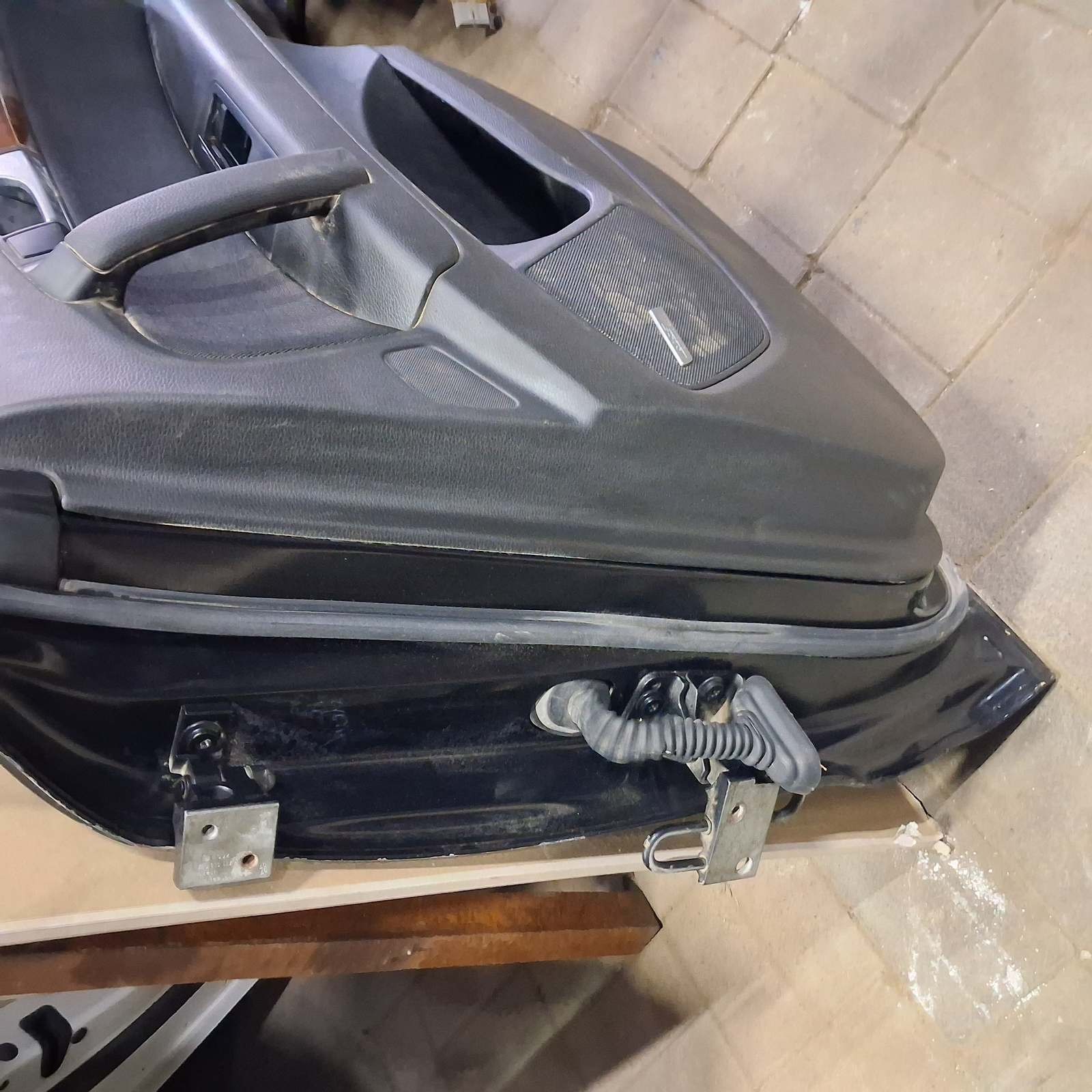 2007-2015 Audi Q7 Door Seal 4L0833721A