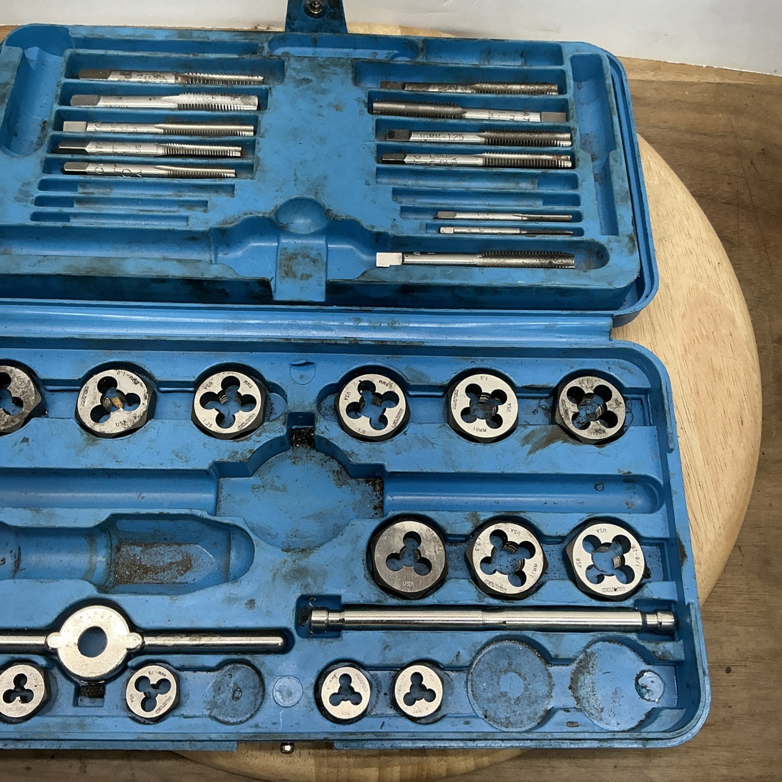 Matco tools. Metric tap and die super set no 6312. (F)
