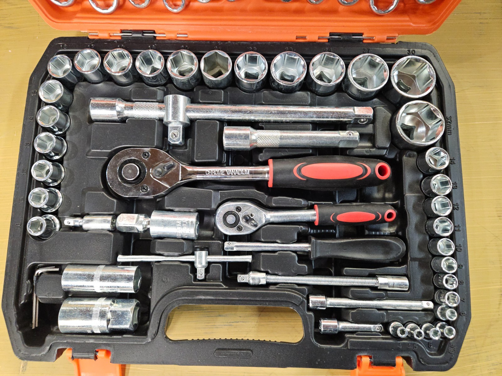 Mechanics tool kit. Socket Set, 1/2″ & 1/4″ Drive, Wrench Set Metric.